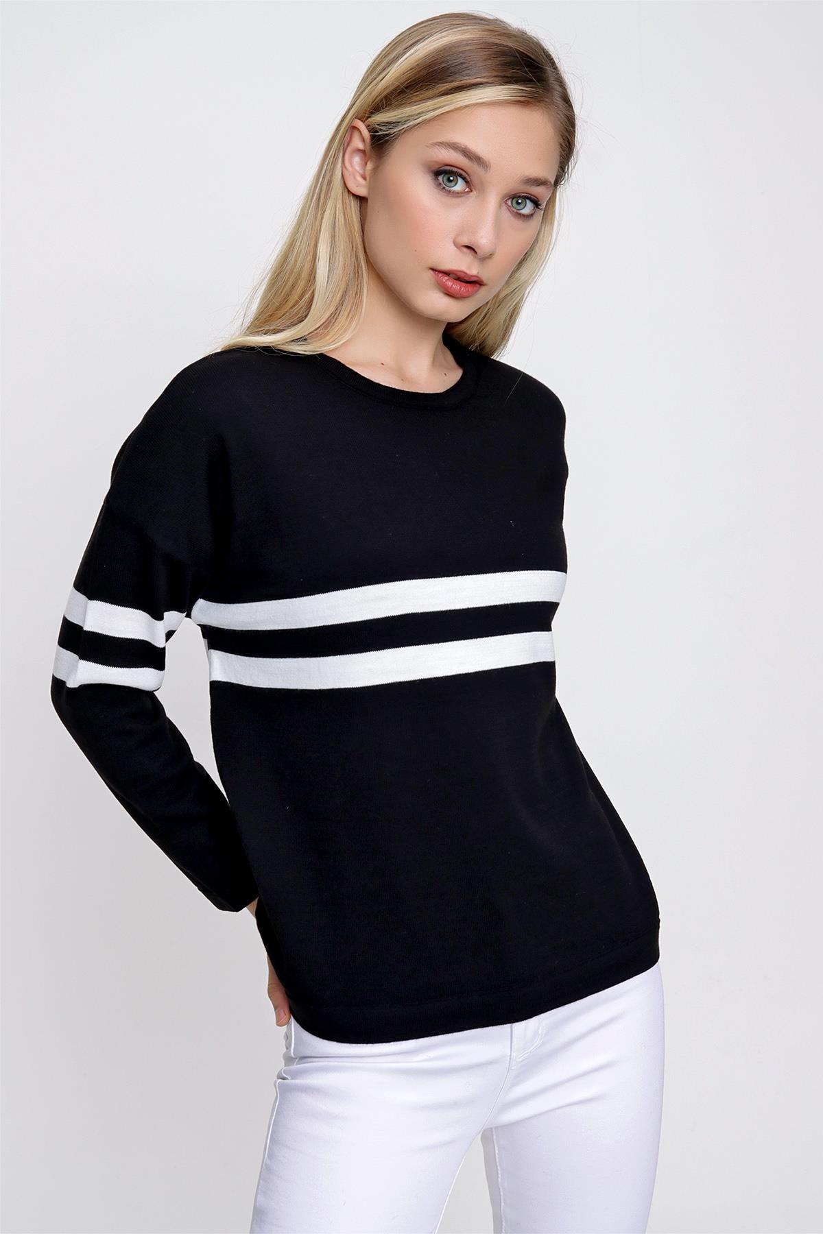 Chuba Kadın Çizgi Detaylı Oversize Triko Kazak Siyah-Ekru 22WK257