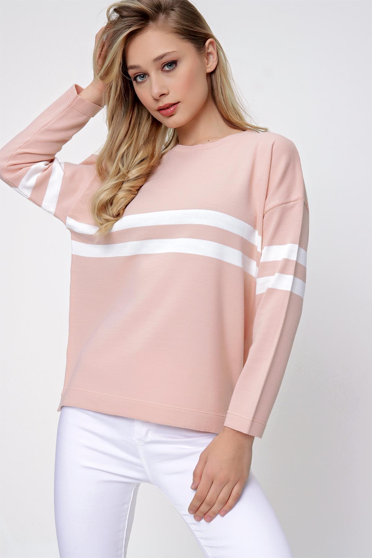 Chuba Kadın Çizgi Detaylı Oversize Triko Kazak Pudra-Ekru 22WK257