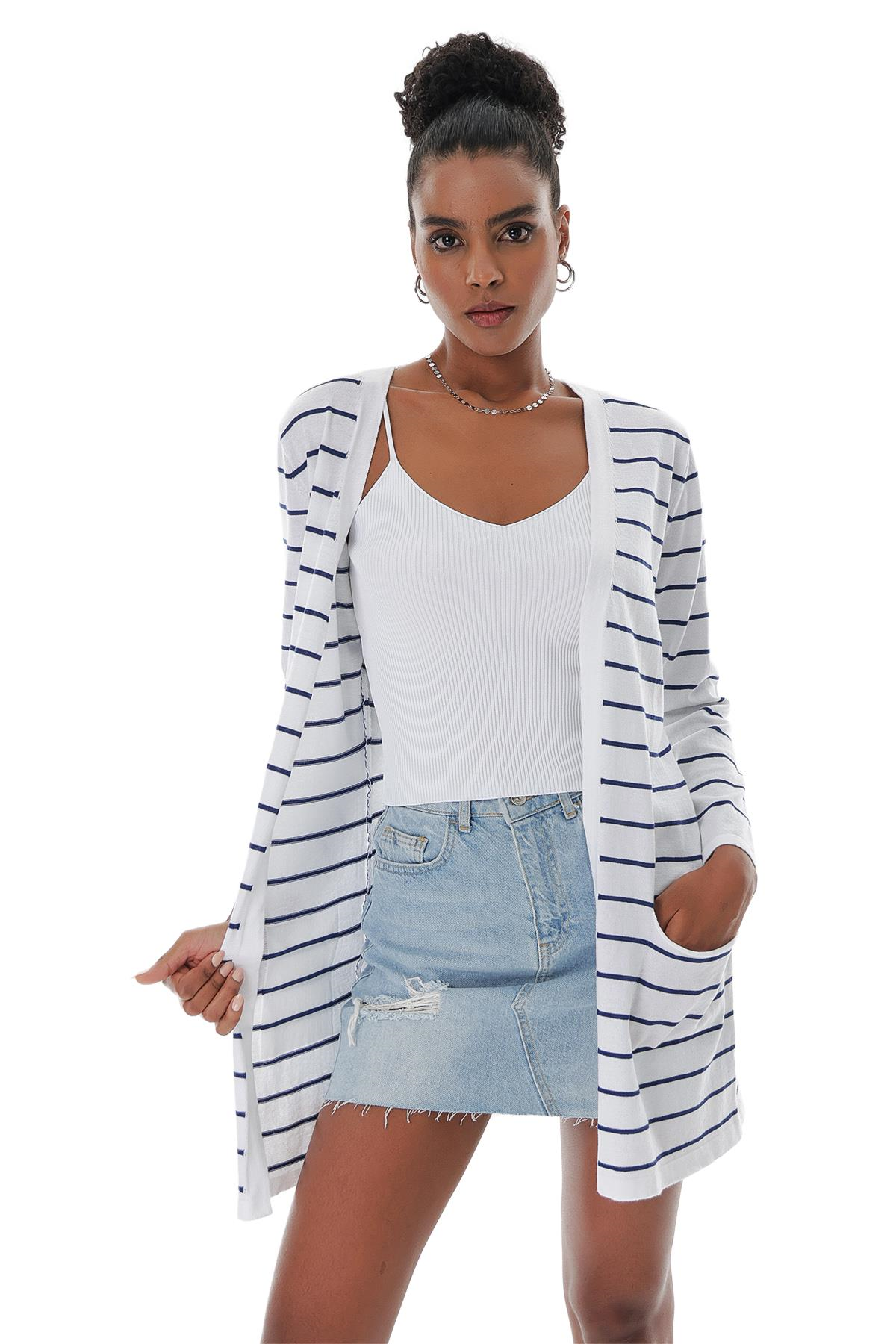 Chuba Kadın Çizgili Cep Detaylı Açık Form Pamuklu İnce Triko Hırka Beyaz 23S1010