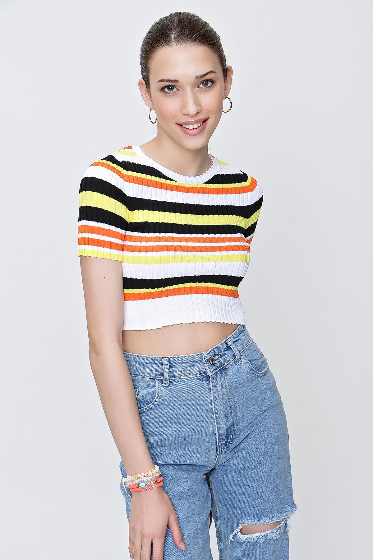 Chuba Kadın Çizgili Kısa Kollu Triko Crop Top Sarı-Beyaz 22SW367