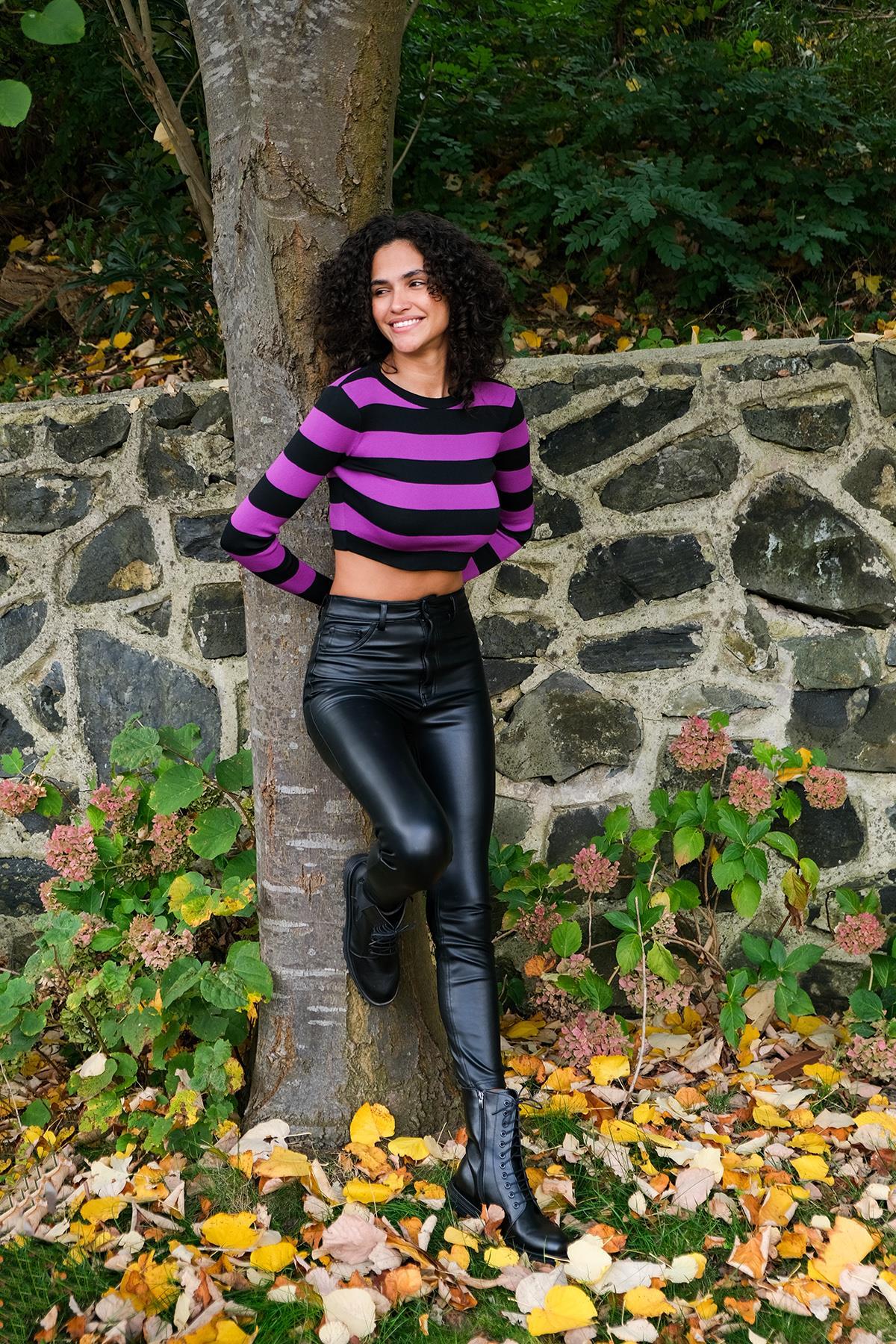 Chuba Kadın Çizgili Triko Crop Top Siyah-Mor 22SW303