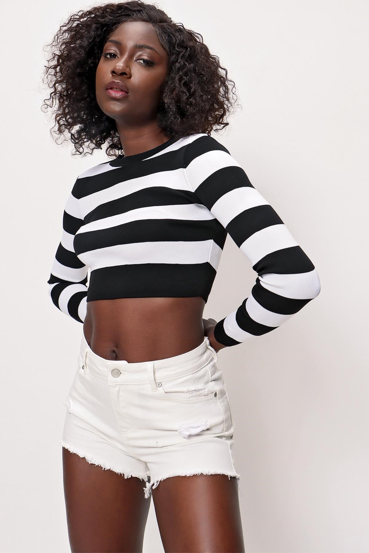 Chuba Kadın Çizgili Triko Crop Top Siyah-Ekru 22SW303