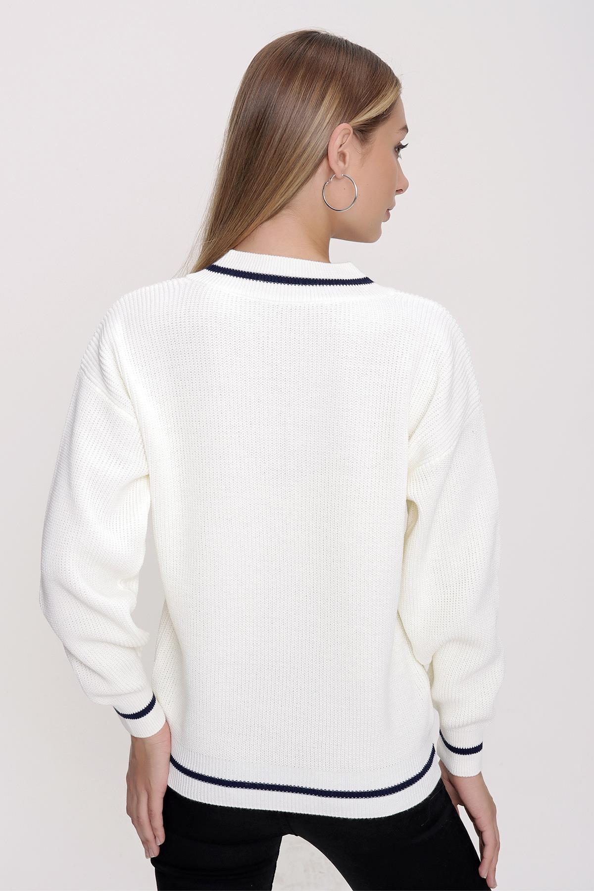 Chuba Kadın Ekru V Yaka Kontrast Çizgi Detaylı Rahat Kalıp Selanik Triko Kazak 22WK209