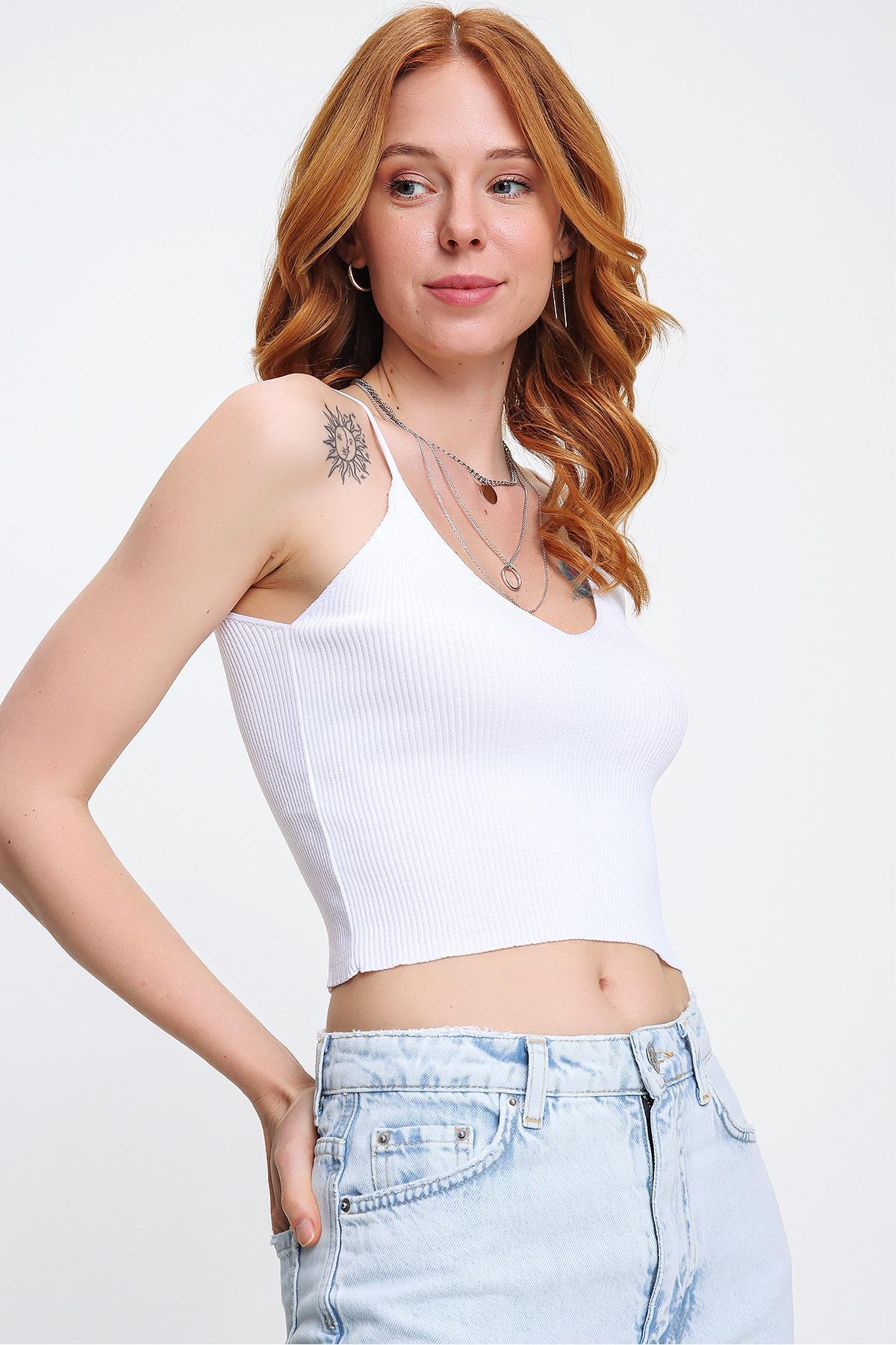 Chuba Kadın İp Askılı V-Neck Beyaz Fitilli Triko Crop Atlet 21S303
