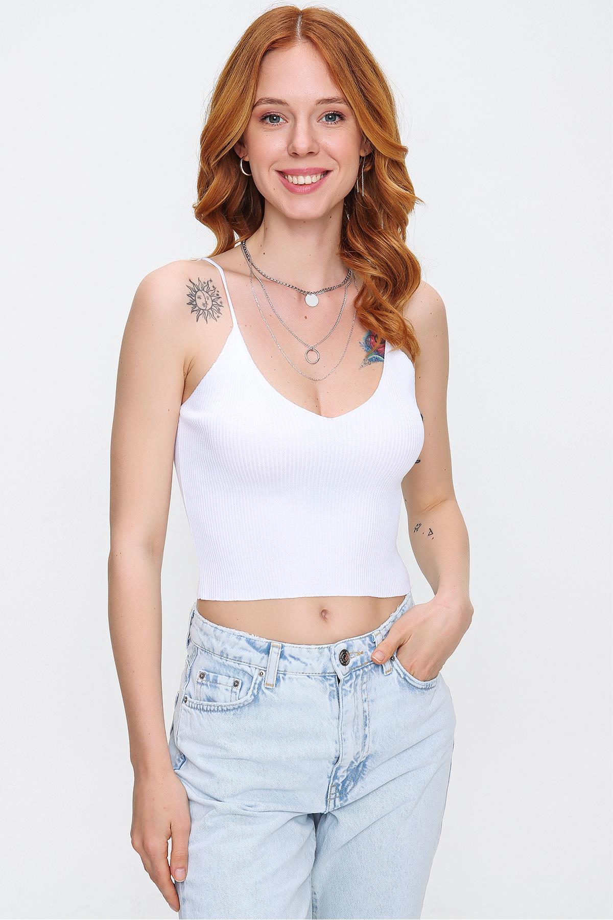 Chuba Kadın İp Askılı V-Neck Beyaz Fitilli Triko Crop Atlet 21S303