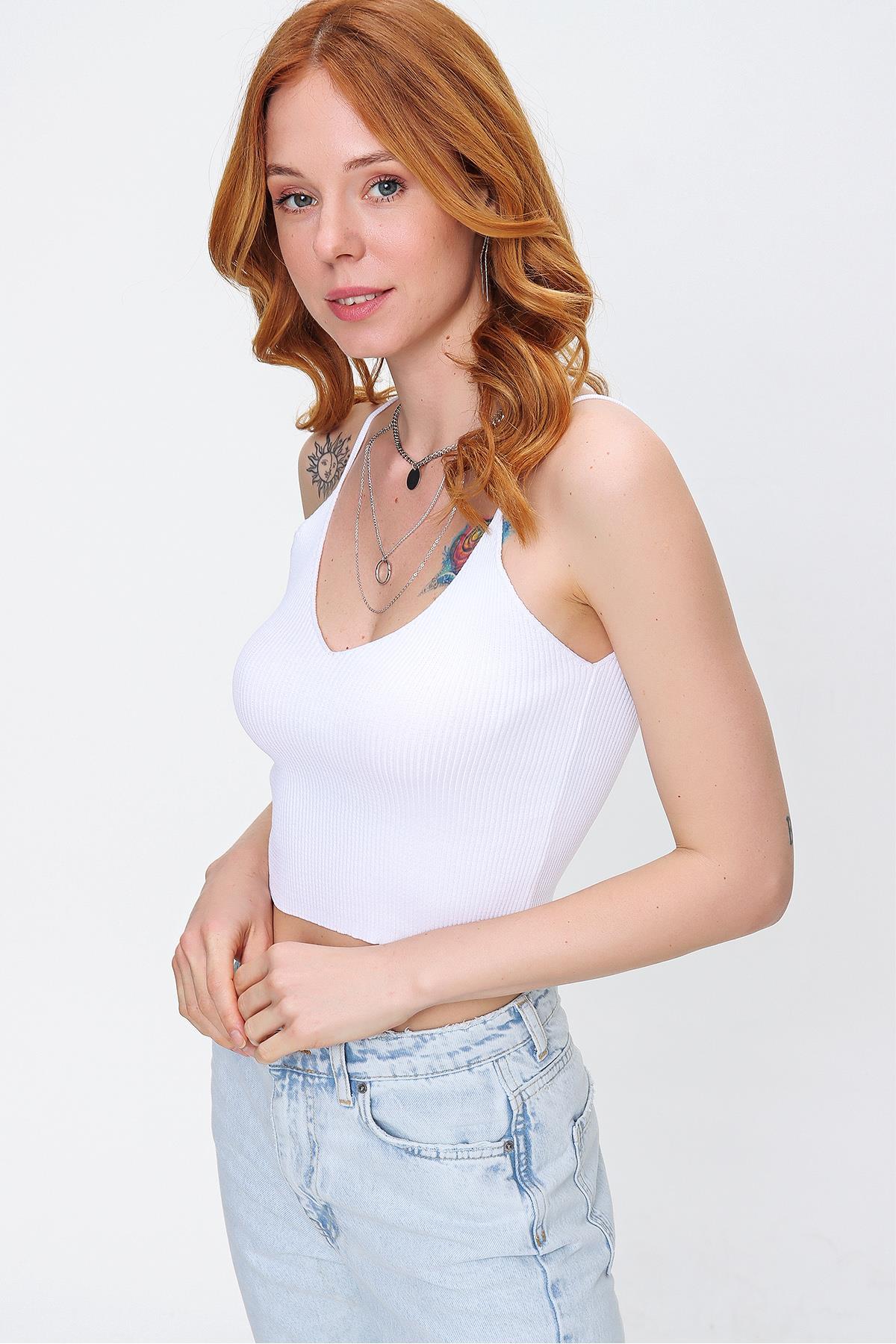 Chuba Kadın İp Askılı V-Neck Beyaz Fitilli Triko Crop Atlet 21S303