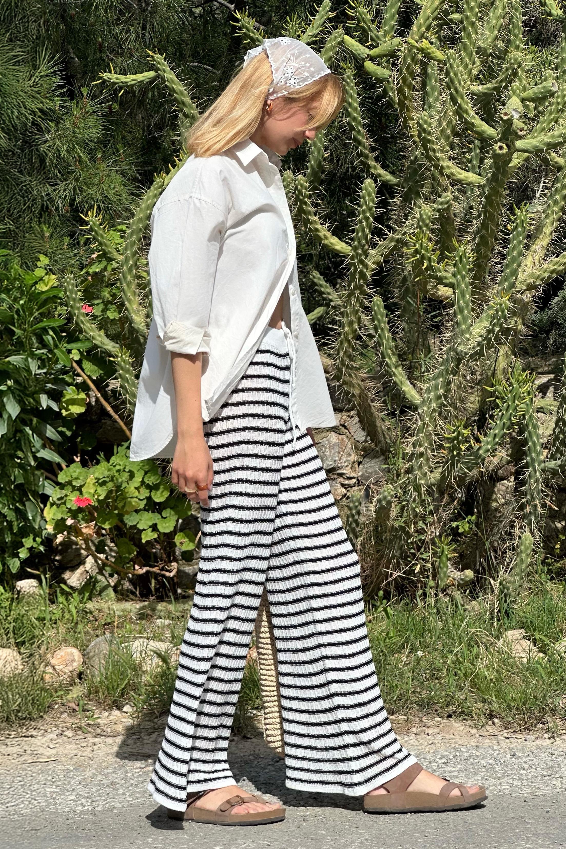 Chuba Kadın İspanyol Paça Triko Flare Fit Çizgili Desenli Pantolon Beyaz-Siyah 25S3027