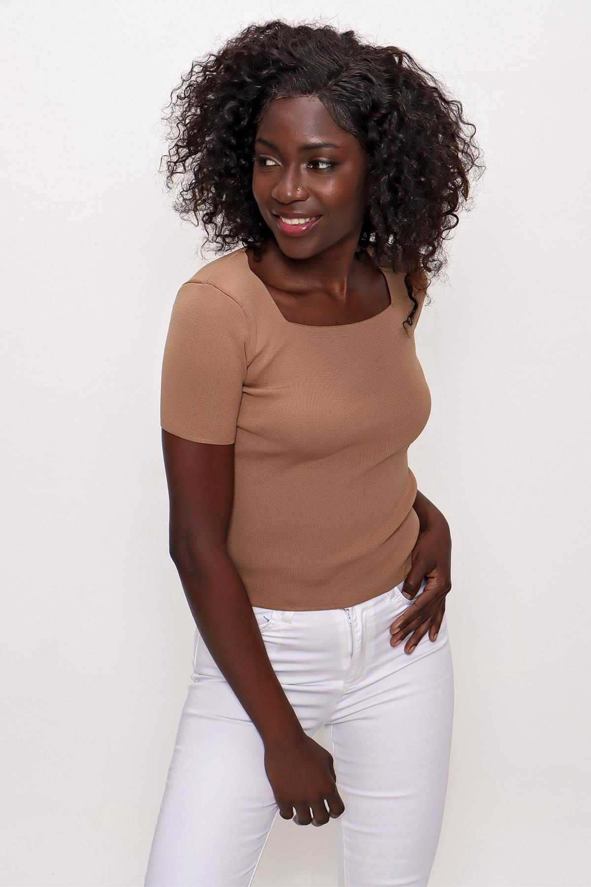 Chuba Kadın Kare Yaka Kısa Kollu İnce Triko Kazak Bej 22SW314