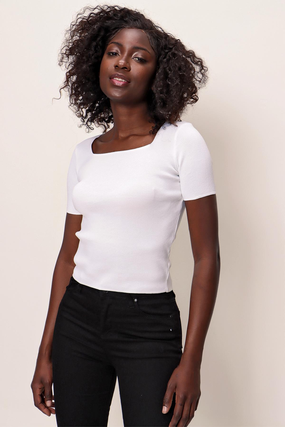 Chuba Kadın Kare Yaka Kısa Kollu İnce Triko Kazak Ekru 22SW314