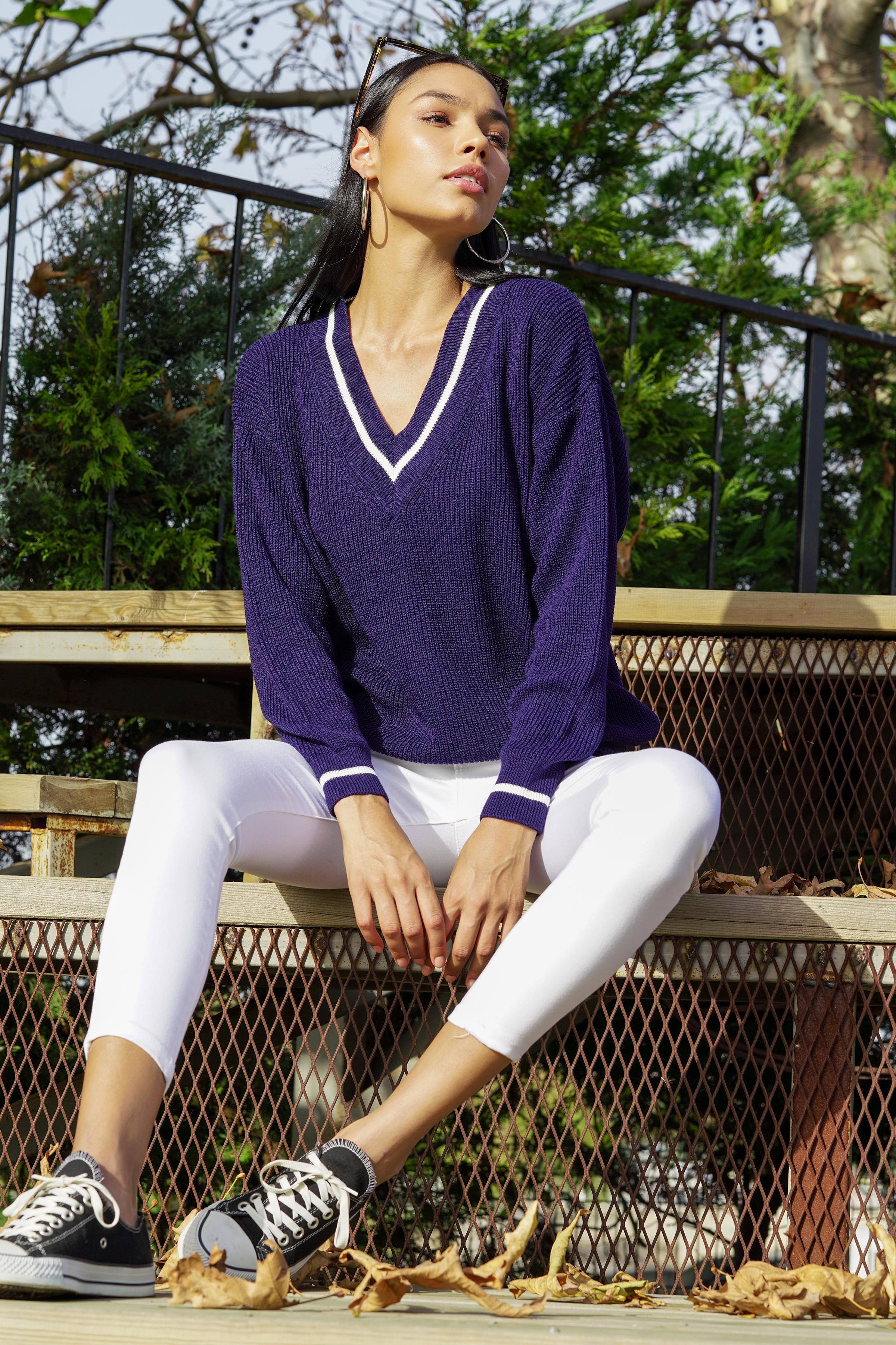 Chuba Kadın Lacivert V Yaka Kontrast Çizgi Detaylı Rahat Kalıp Selanik Triko Kazak 22WK209