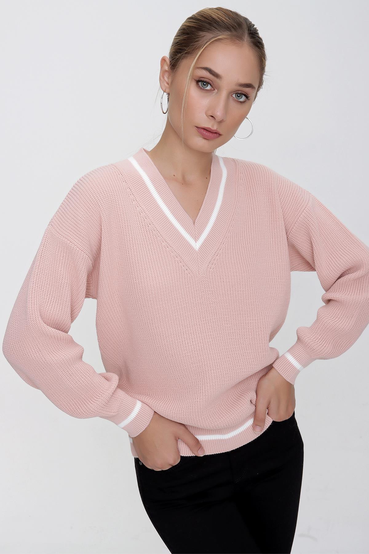 Chuba Kadın Pudra V Yaka Kontrast Çizgi Detaylı Rahat Kalıp Selanik Triko Kazak 22WK209