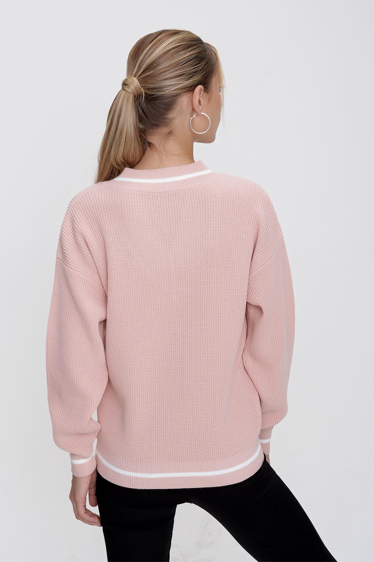 Chuba Kadın Pudra V Yaka Kontrast Çizgi Detaylı Rahat Kalıp Selanik Triko Kazak 22WK209