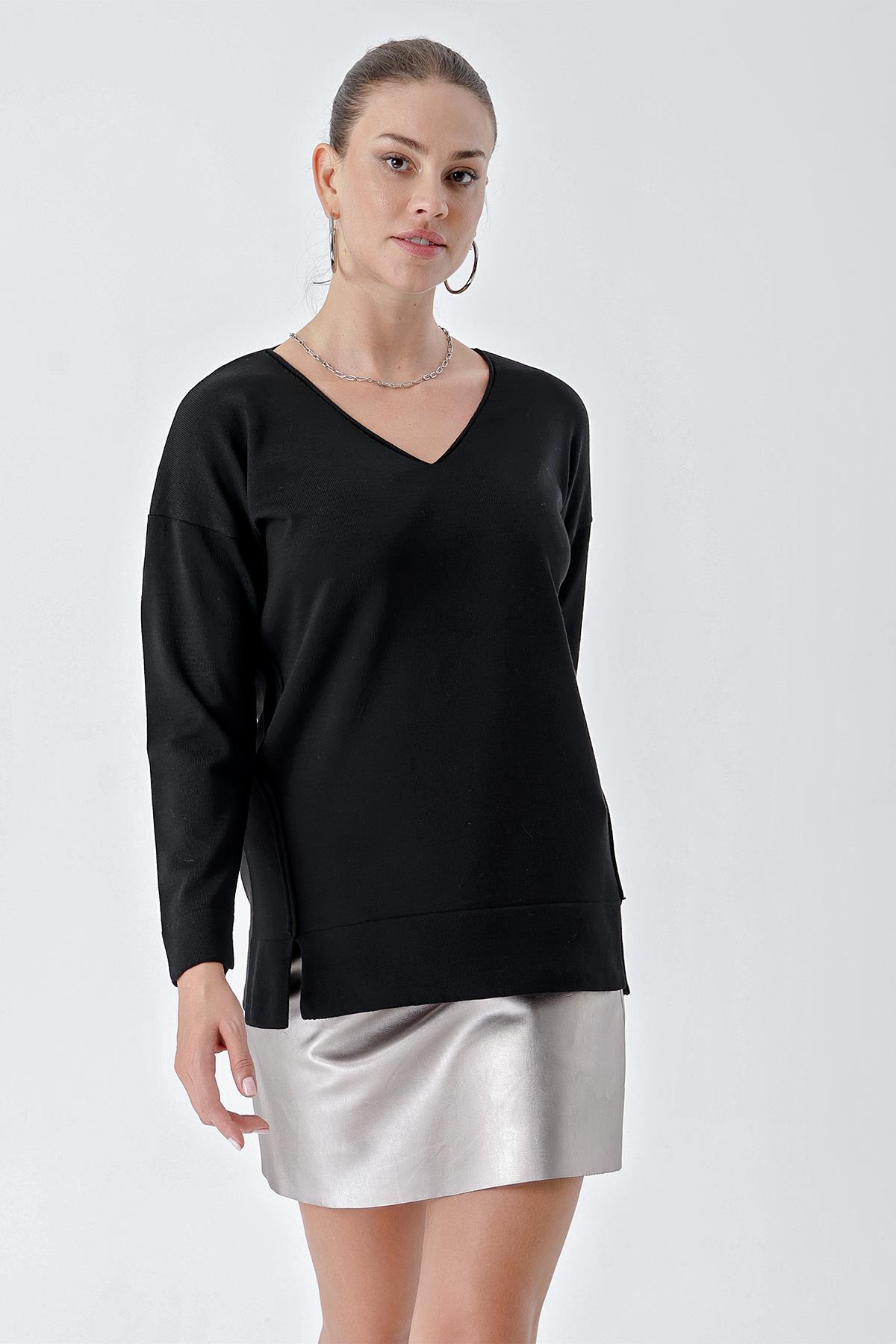 Chuba Kadın Rahat Kalıp Verev Dikiş Detaylı V Yaka Triko Kazak Siyah 24W117