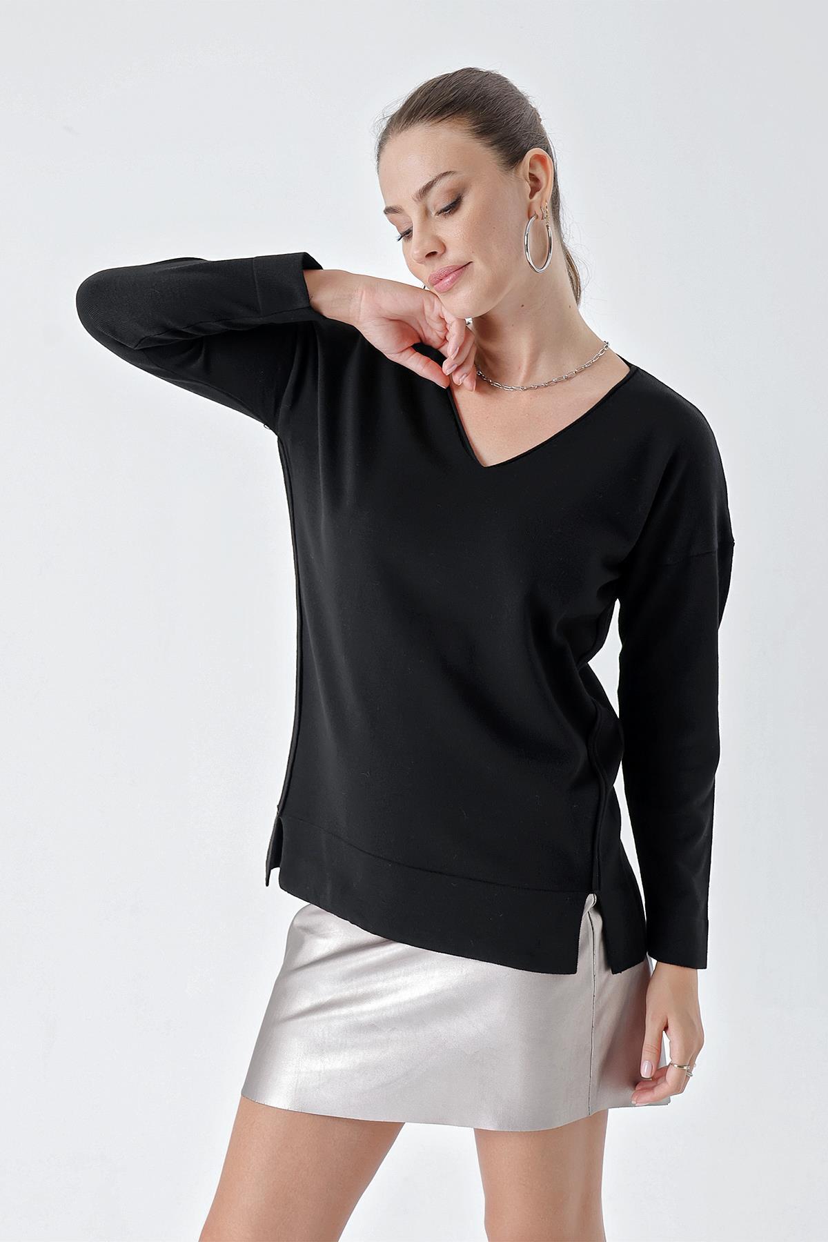 Chuba Kadın Rahat Kalıp Verev Dikiş Detaylı V Yaka Triko Kazak Siyah 24W117