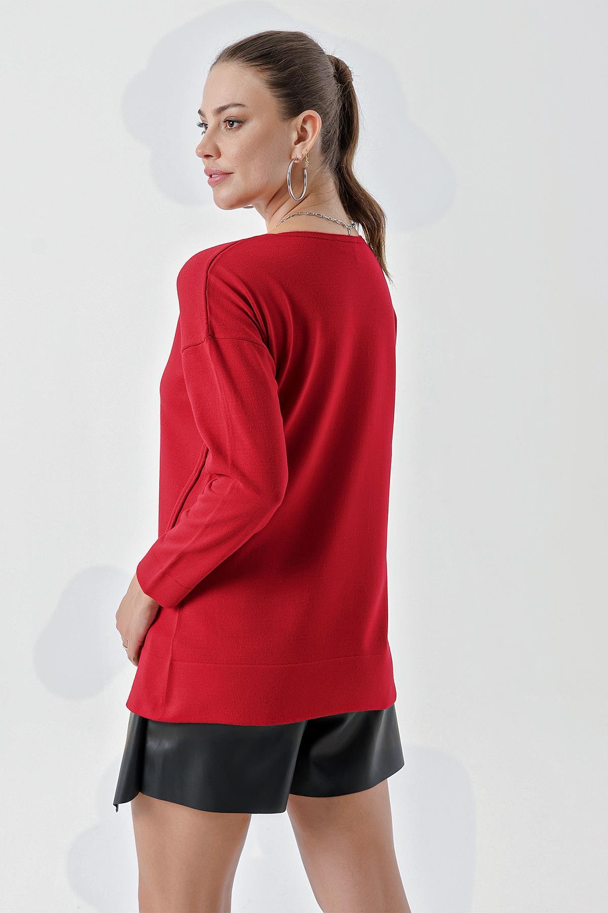 Chuba Kadın Rahat Kalıp Verev Dikiş Detaylı V Yaka Triko Kazak Kırmızı 24W117