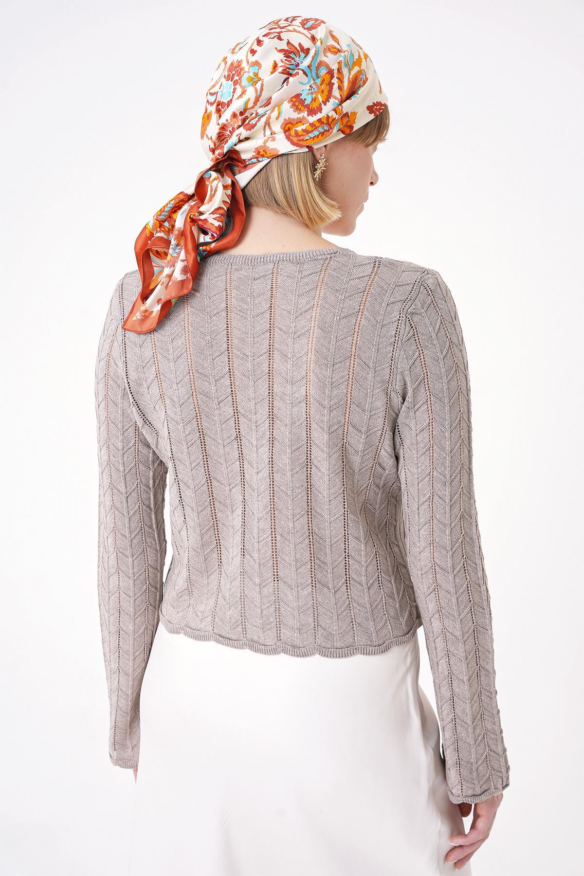 Chuba Kadın V Yaka Ajur Desenli Önde İp Bağlamalı Standart Fit Triko Hırka Vizon 25W3008