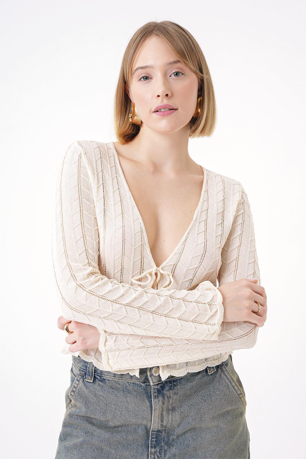 Chuba Kadın V Yaka Ajur Desenli Önde İp Bağlamalı Standart Fit Triko Hırka Vanilya 25W3008