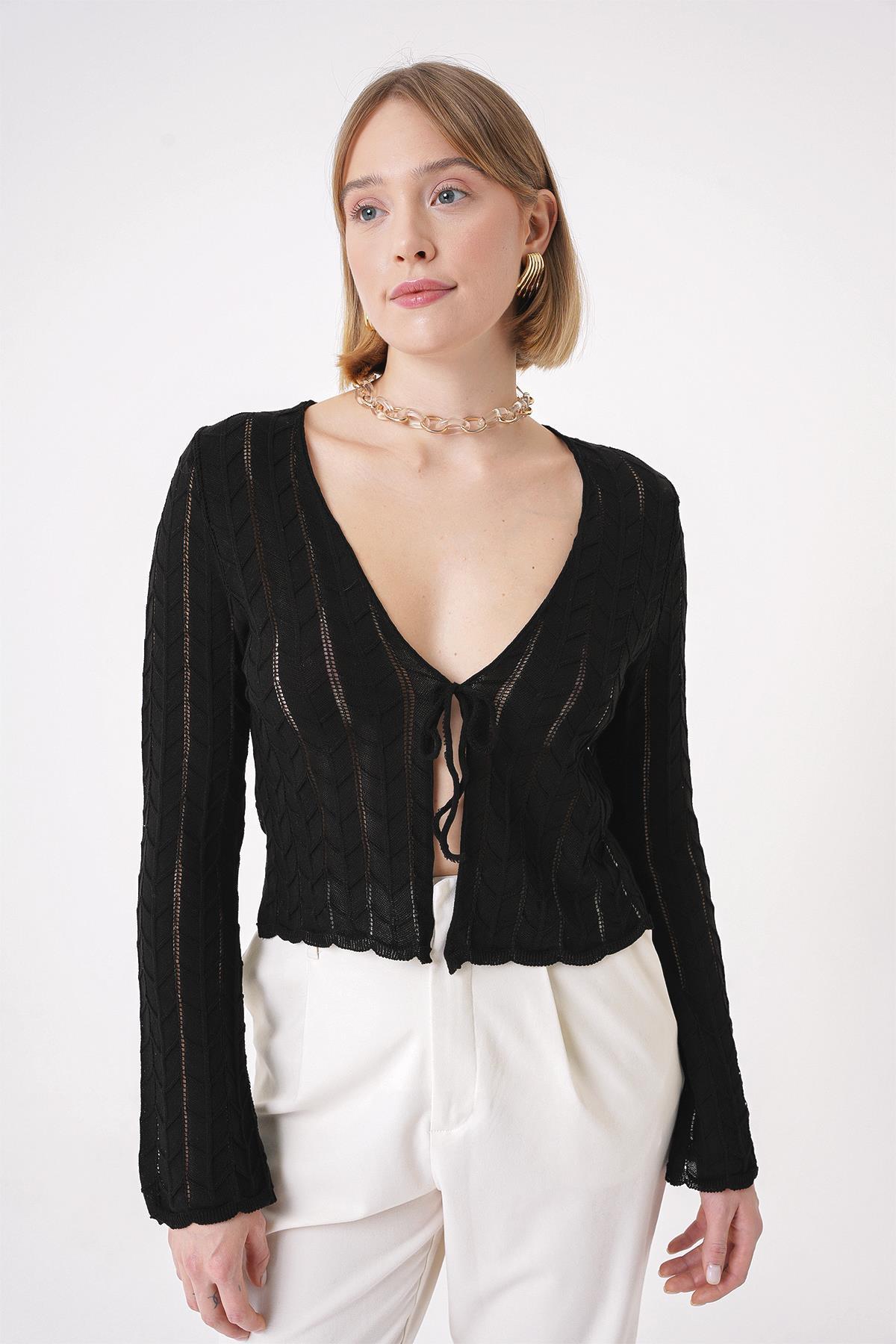 Chuba Kadın V Yaka Ajur Desenli Önde İp Bağlamalı Standart Fit Triko Hırka Siyah 25W3008