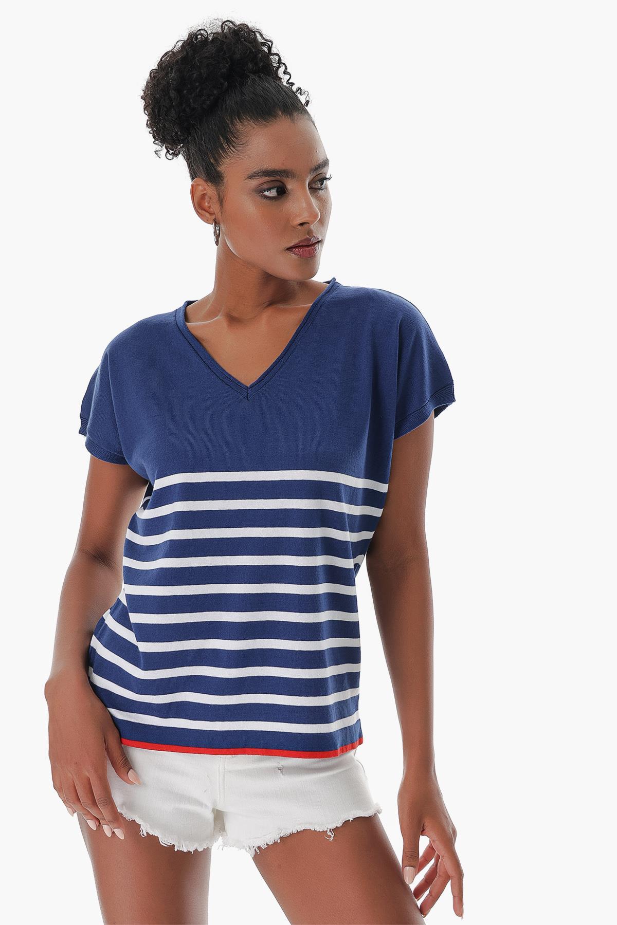 Chuba Kadın V Yaka Çizgili Geniş Kalıp Marin Kısa Kollu İnce Triko T-Shirt Navy-Beyaz 23S1009
