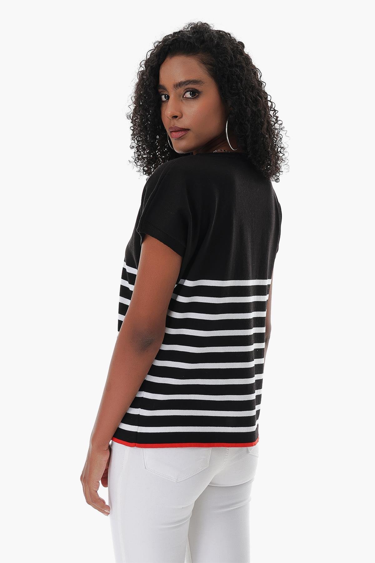Chuba Kadın V Yaka Çizgili Geniş Kalıp Marin Kısa Kollu İnce Triko T-Shirt Siyah-Beyaz 23S1009