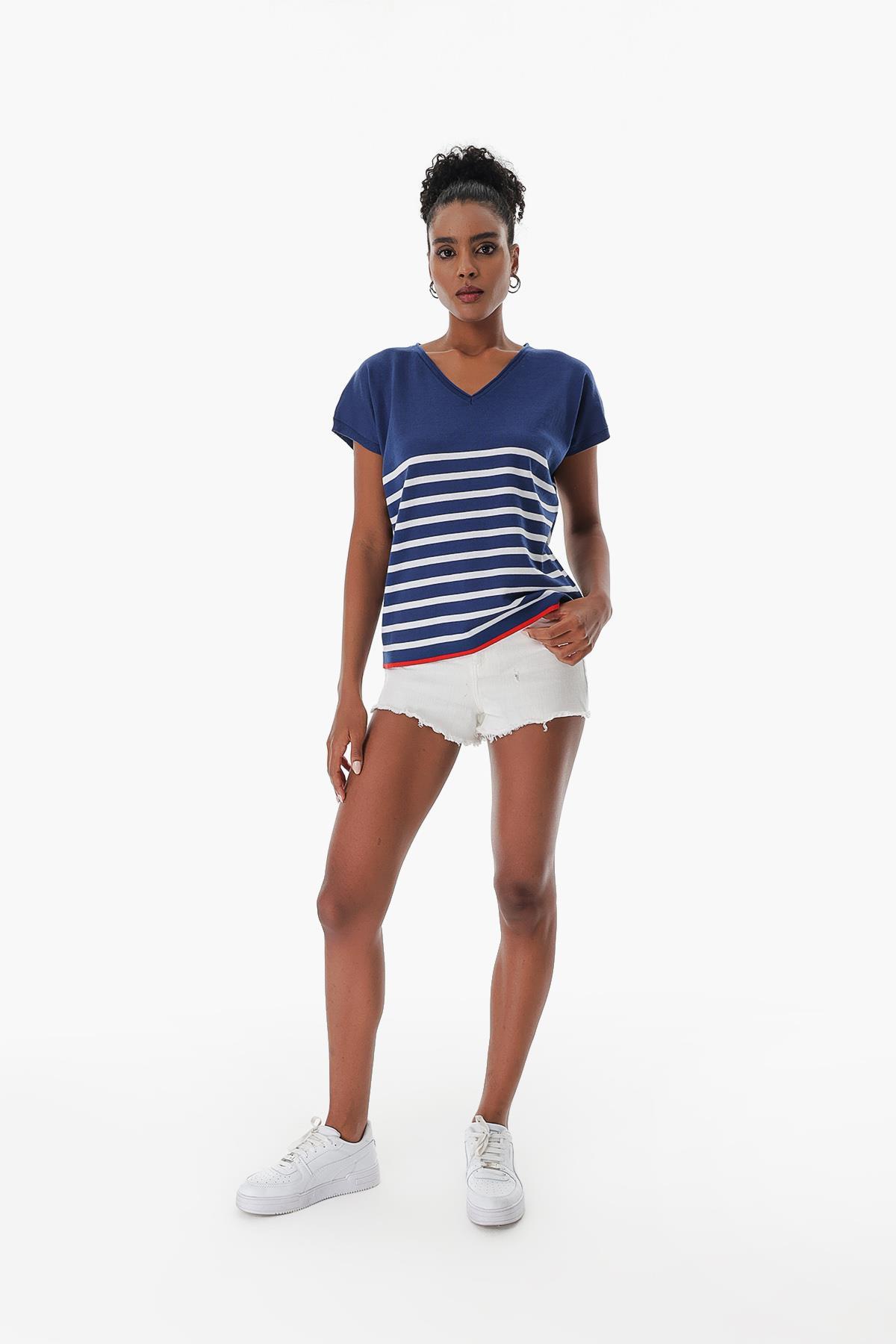Chuba Kadın V Yaka Çizgili Geniş Kalıp Marin Kısa Kollu İnce Triko T-Shirt Navy-Beyaz 23S1009