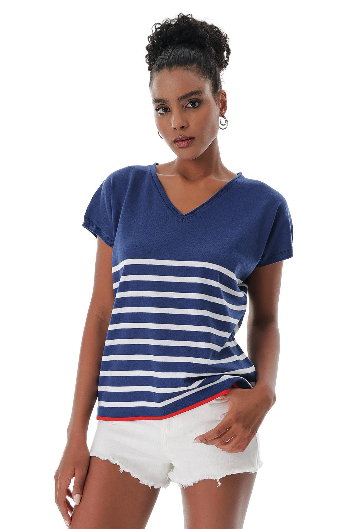 Chuba Kadın V Yaka Çizgili Geniş Kalıp Marin Kısa Kollu İnce Triko T-Shirt Navy-Beyaz 23S1009