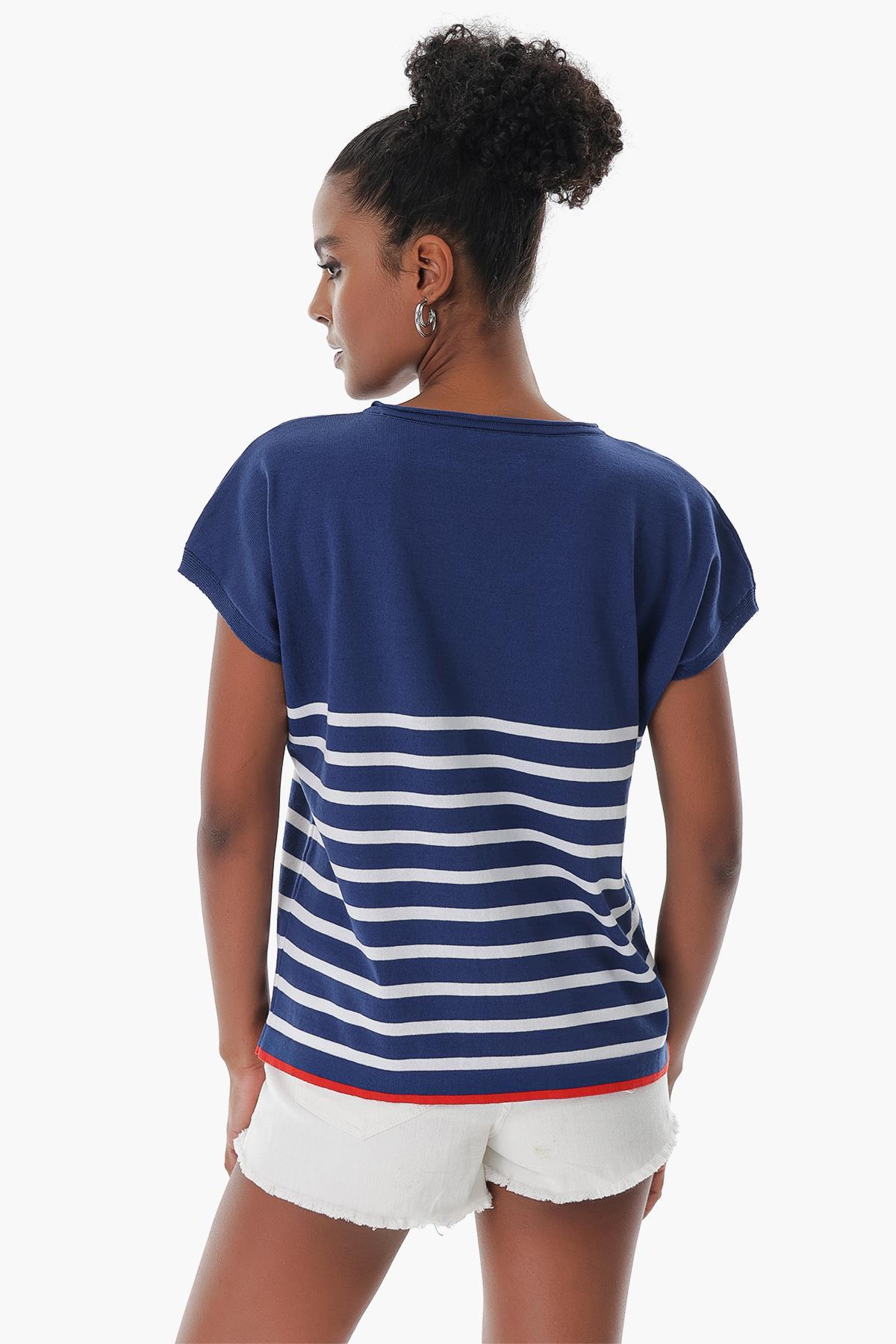 Chuba Kadın V Yaka Çizgili Geniş Kalıp Marin Kısa Kollu İnce Triko T-Shirt Navy-Beyaz 23S1009