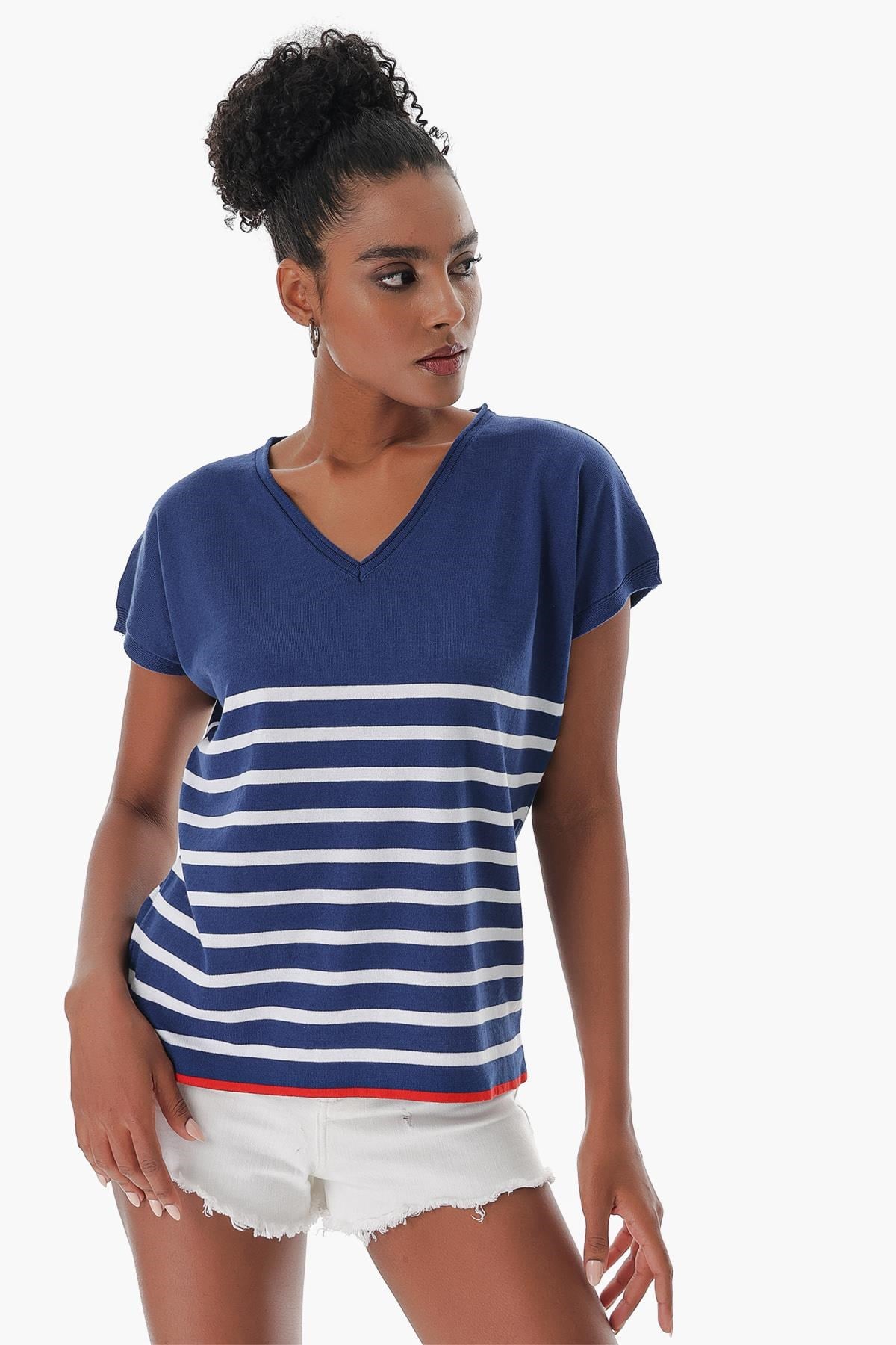 Chuba Kadın V Yaka Çizgili Geniş Kalıp Marin Kısa Kollu İnce Triko T-Shirt Navy-Beyaz 23S1009