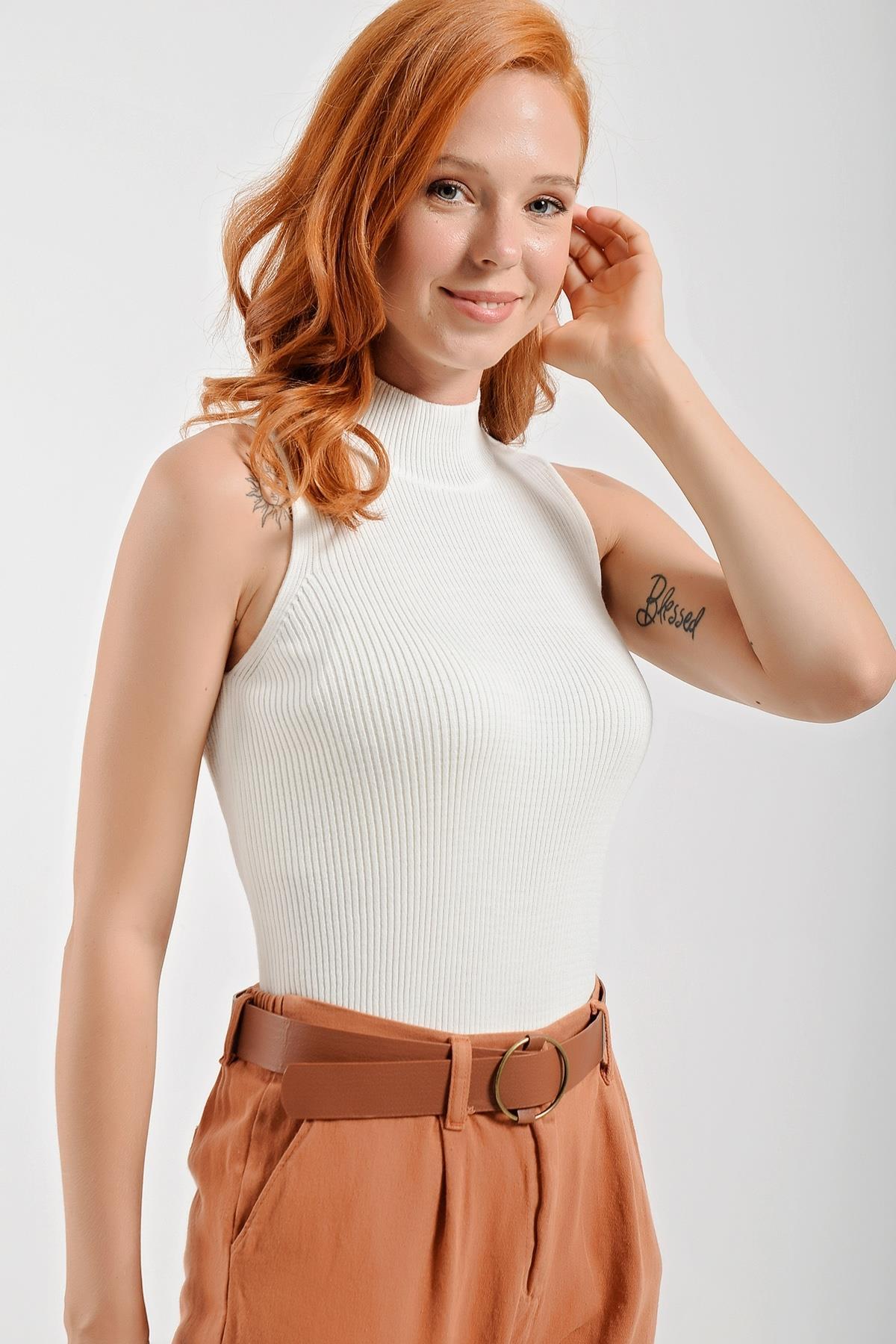 Chuba Kadın Yarım Balıkçı Yaka Kolsuz İnce Triko Kazak 21W109