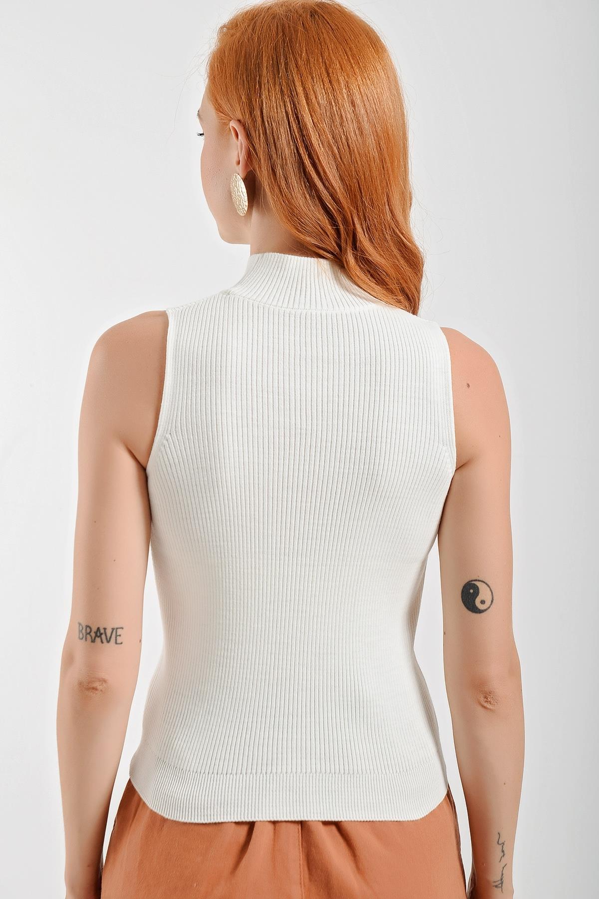 Chuba Kadın Yarım Balıkçı Yaka Kolsuz İnce Triko Kazak 21W109