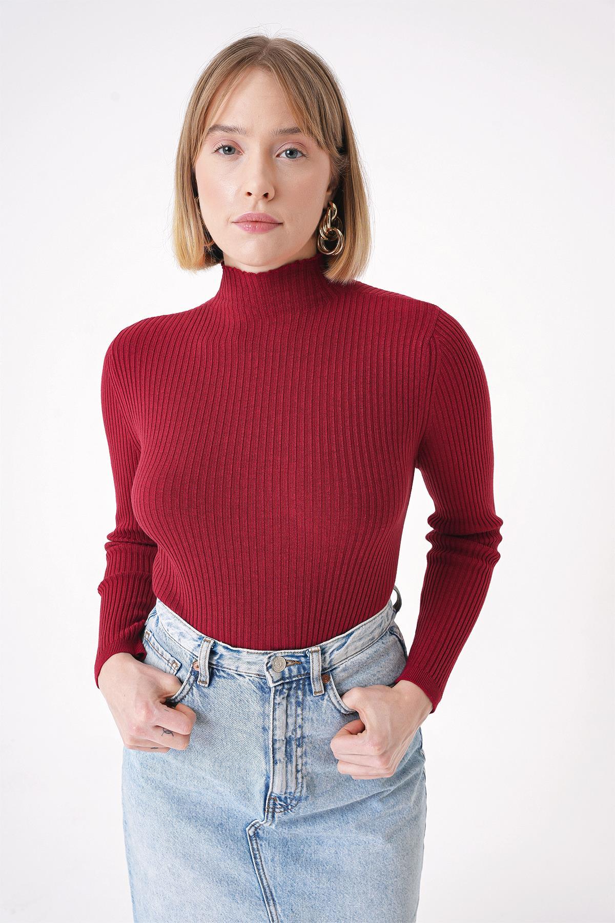 Chuba Kadın Yumuşak Dokulu Fitilli Regular Fit Balıkçı Yaka Triko Kazak Kırmızı 25W3011