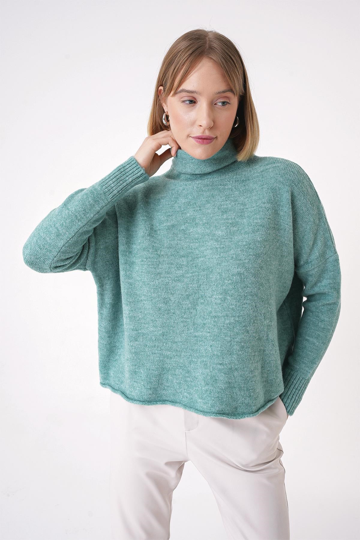 Chuba Kadın Yumuşak Dokulu Oversize Balıkçı Yaka Triko Kazak Mint 25W3014