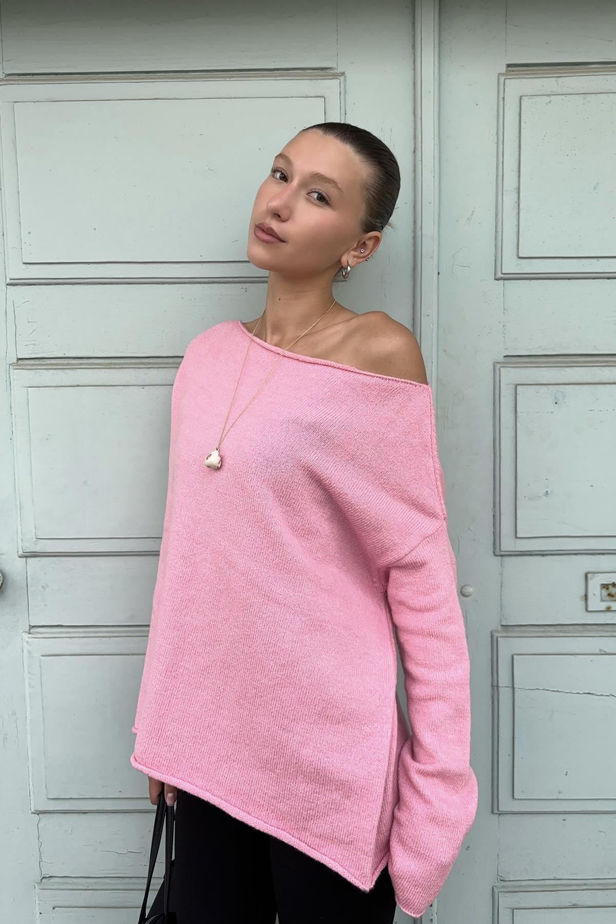 Chuba Kadın Yumuşak Dokulu Rahat Kalıp Kayık Yaka Triko Kazak Pembe 25W3015