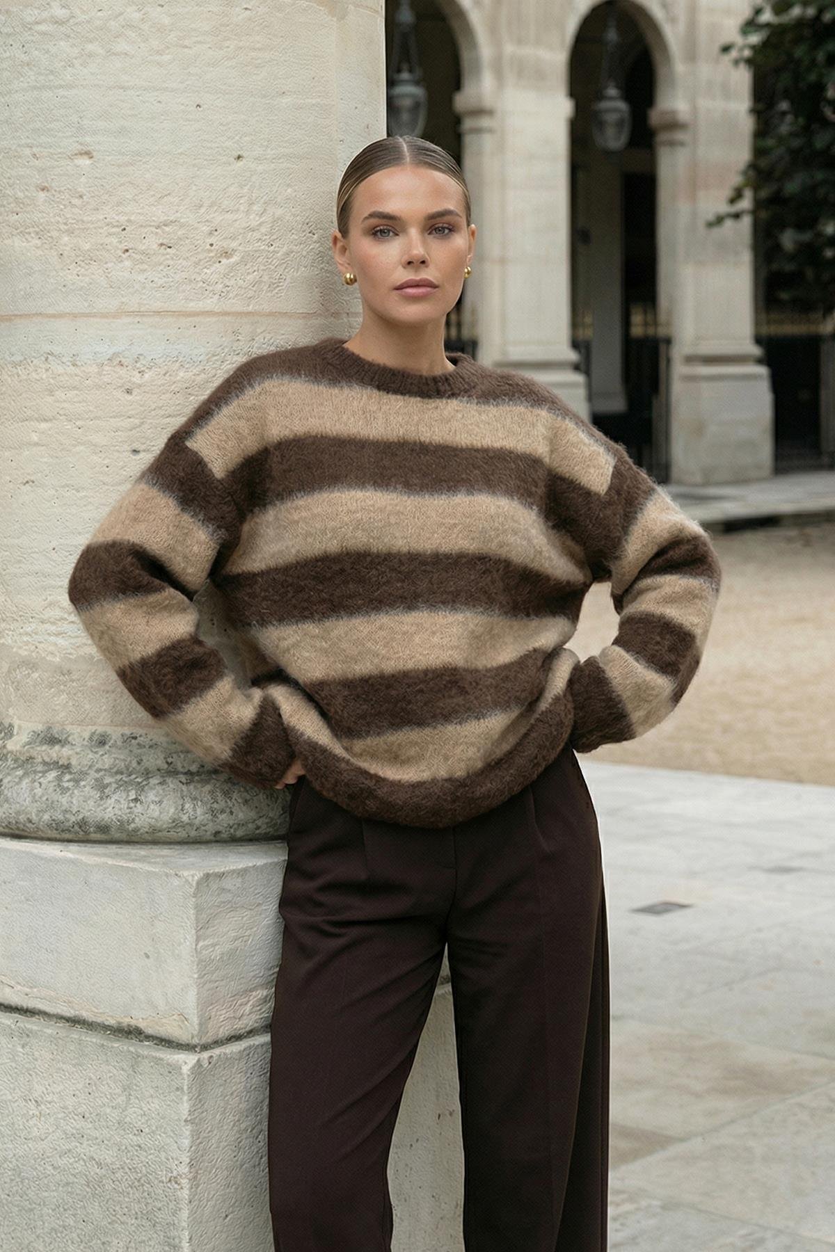 Chuba Premium Kadın Oversize Moher Yün Çizgili Kazak Kahve-Bej 26W3039