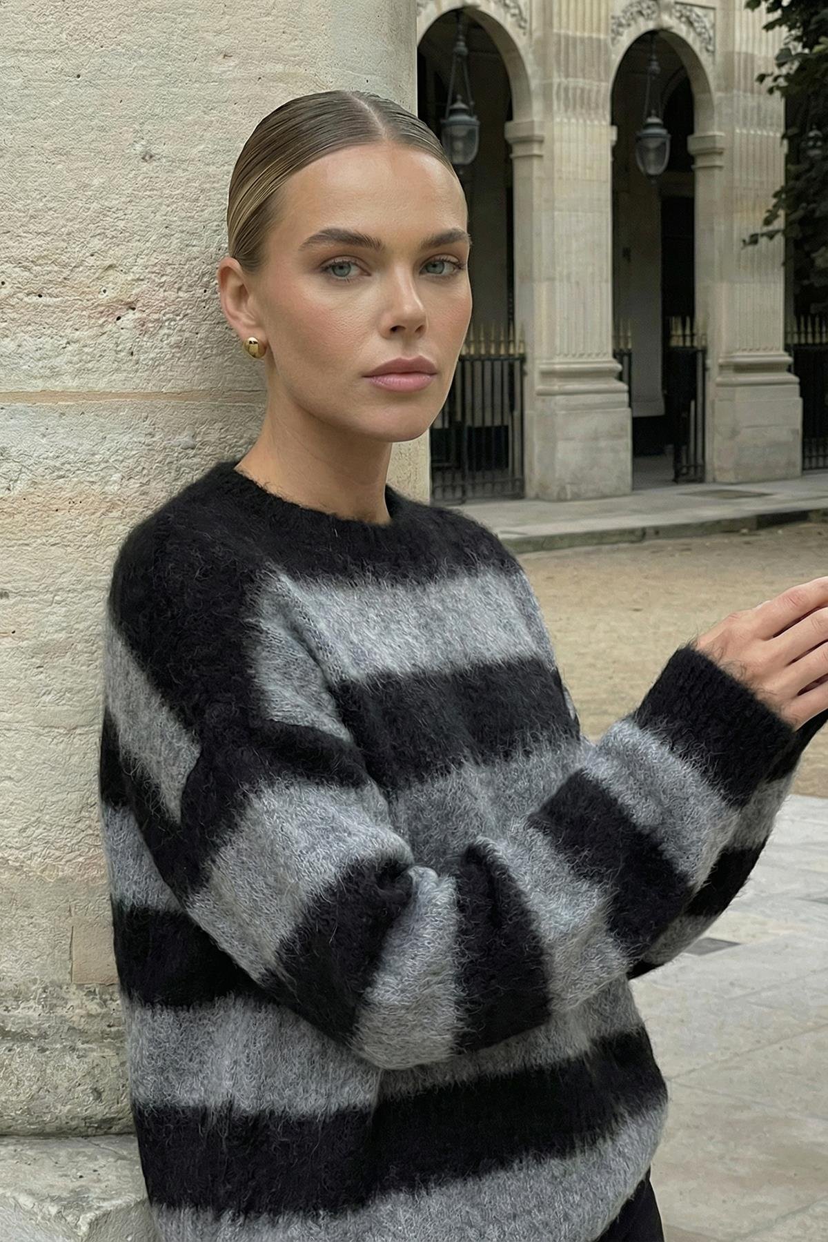 Chuba Premium Kadın Oversize Moher Yün Çizgili Kazak Siyah-Gri 26W3039