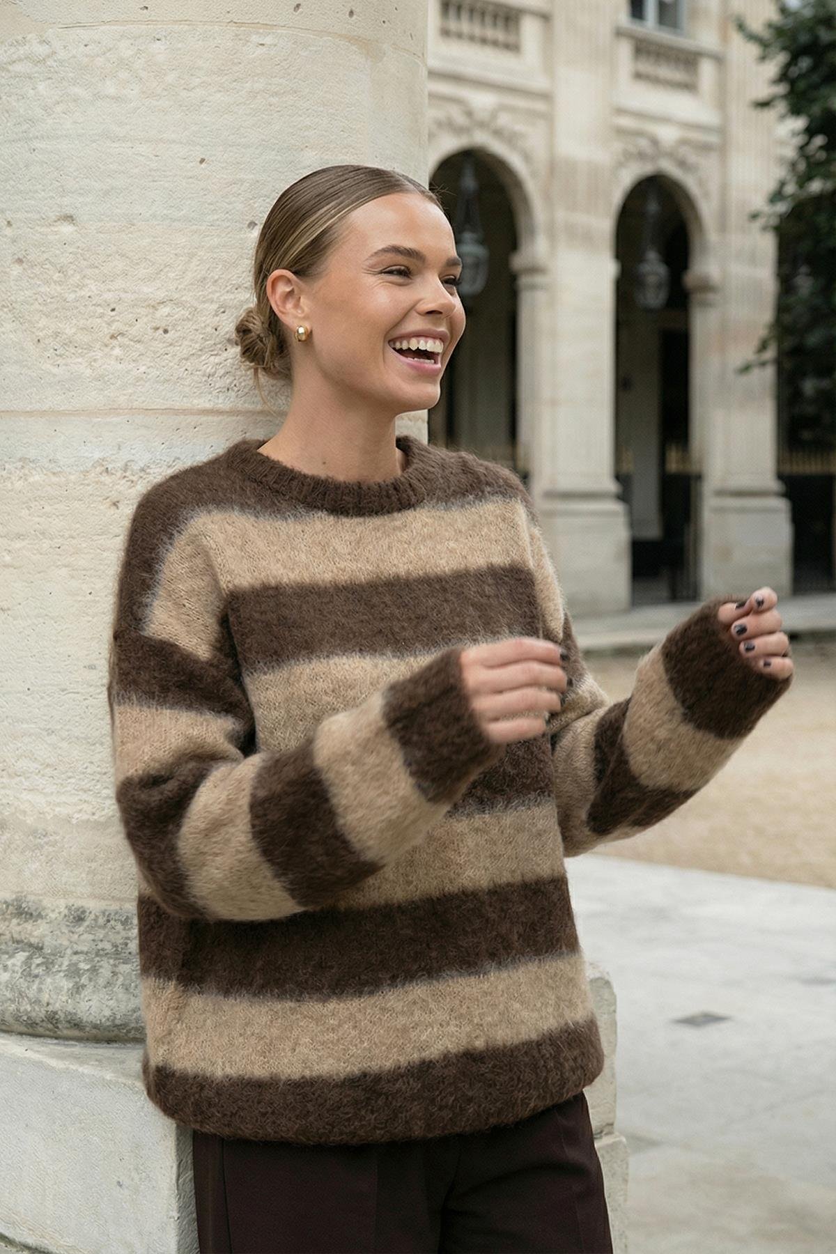 Chuba Premium Kadın Oversize Moher Yün Çizgili Kazak Kahve-Bej 26W3039