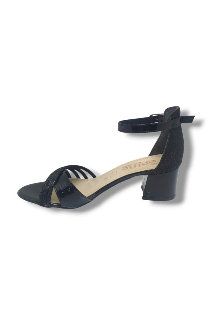 Selfie 4265-26 Rugan Taşlı Çapraz Bant Orta Topuk Büyük Numara Kadın Sandalet(5,5cm) 41-43