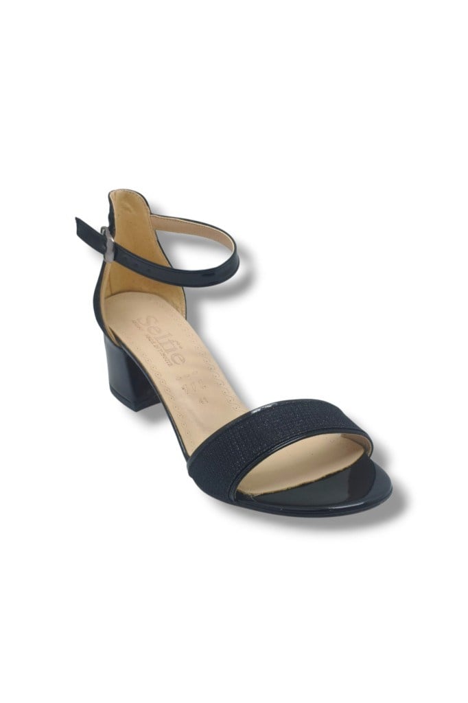 Selfie 4270-26 Simli Rugan Tek Bant Orta Topuk Büyük Numara Fashion Kadın Sandalet(5,5cm) 41-43