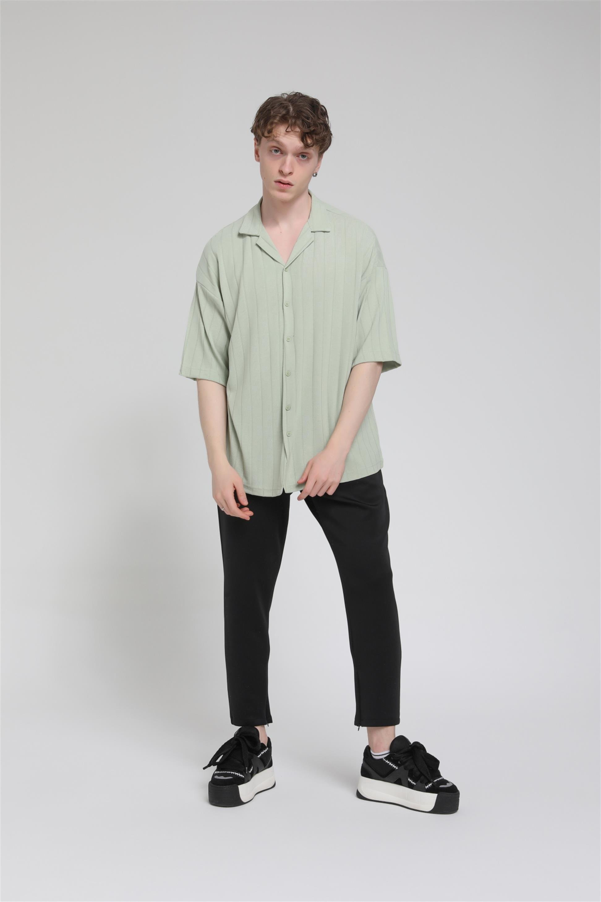 Apaş Yaka Oversize Kısa Kol Penye Gömlek R-3586