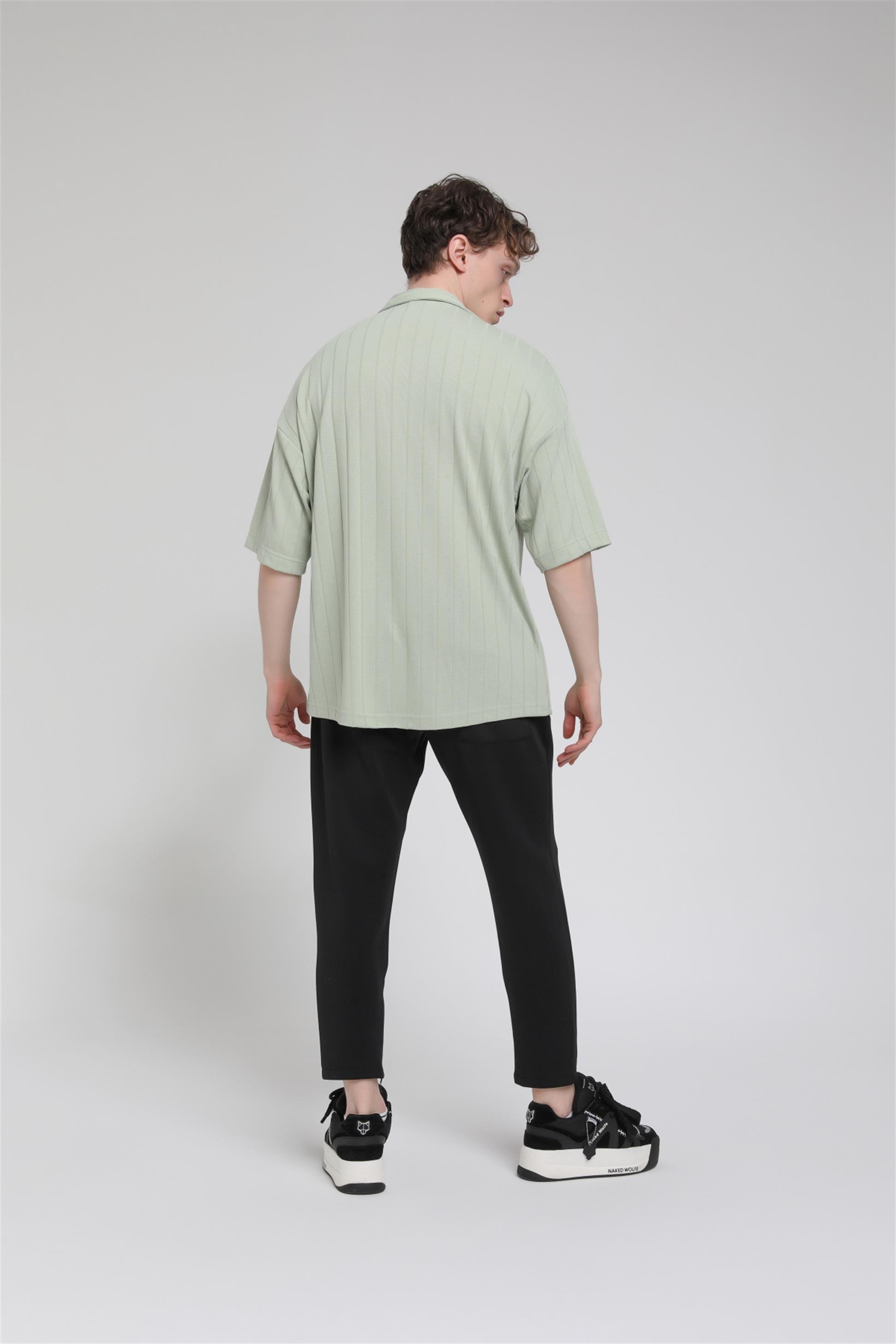 Apaş Yaka Oversize Kısa Kol Penye Gömlek R-3586