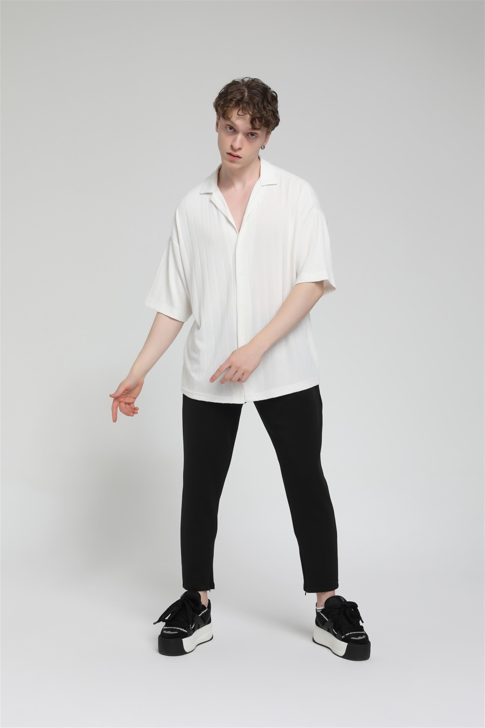 Apaş Yaka Oversize Kısa Kol Penye Gömlek R-3586