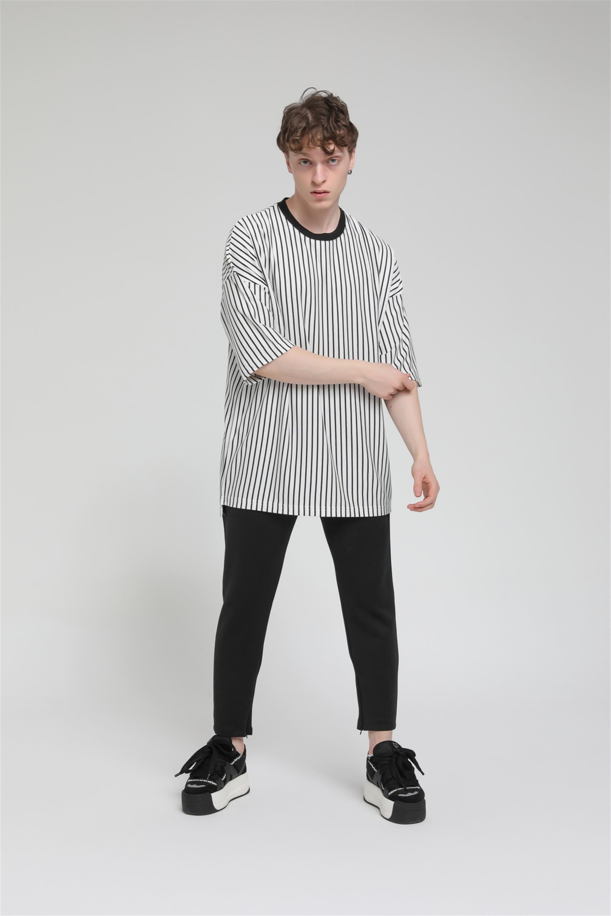Boyuna Kalın Çizgili Yanları Yırtmaçlı Oversize T-shirt R-5548