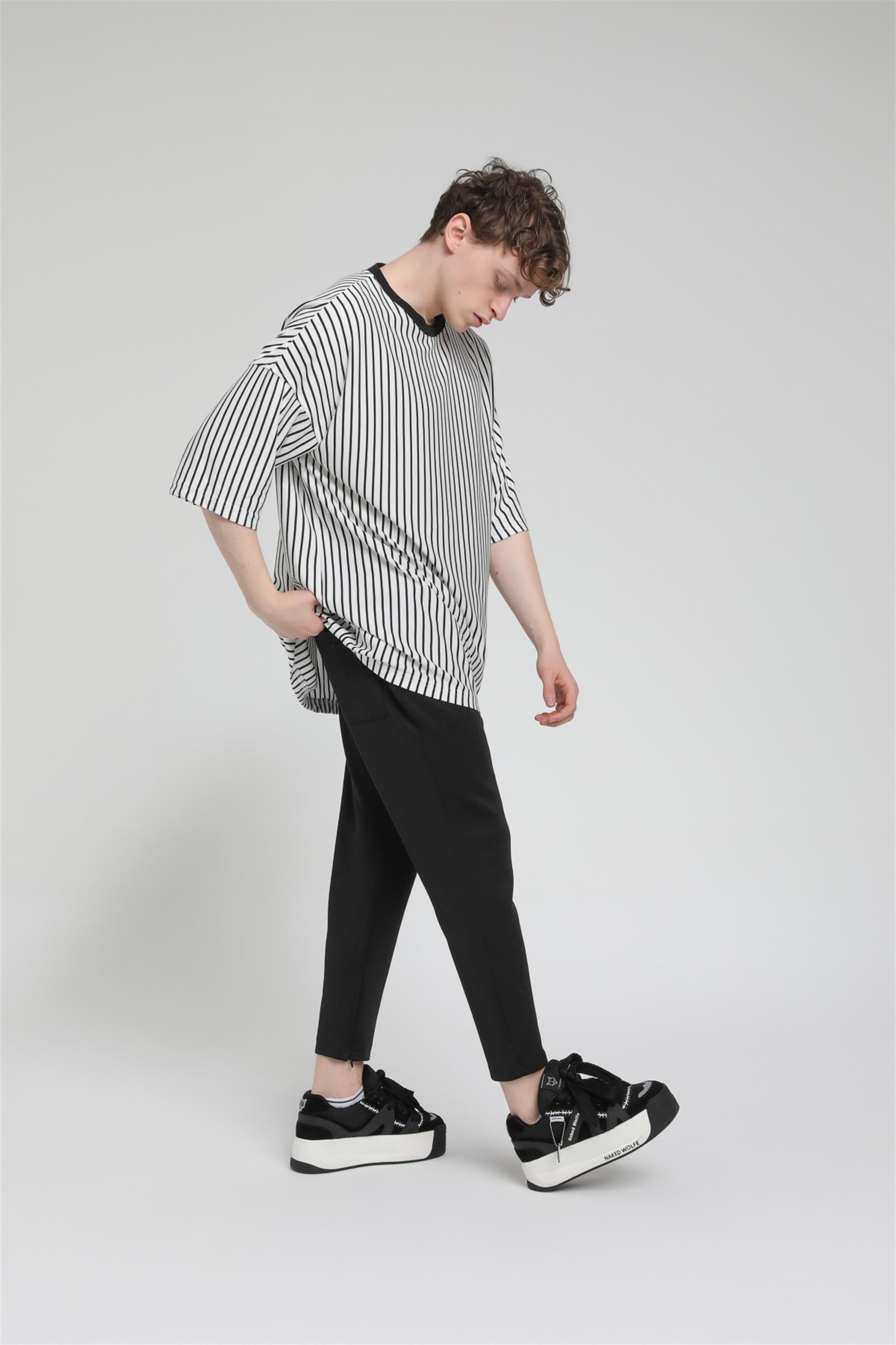 Boyuna Kalın Çizgili Yanları Yırtmaçlı Oversize T-shirt R-5548