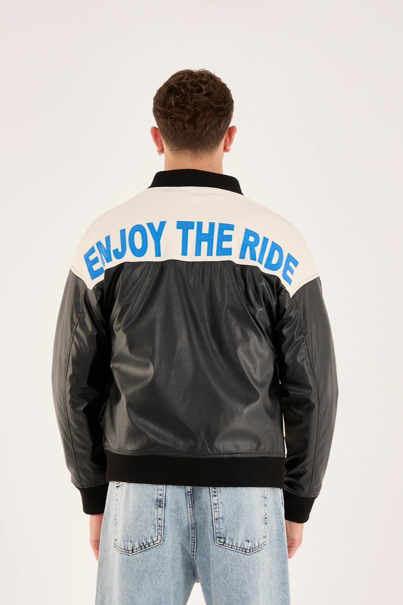 R-2477 İçi Kapitoneli Nakışlı Deri Mont