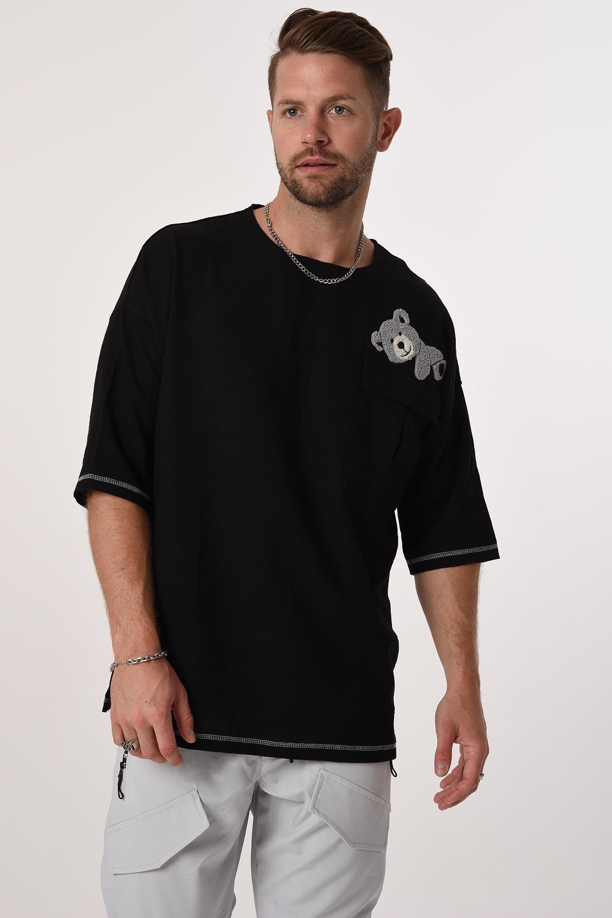 R-3703 Tek Cep Kapaklı Ayı Nakışlı Eteği Kolu Karyokalı Keten Tshirt
