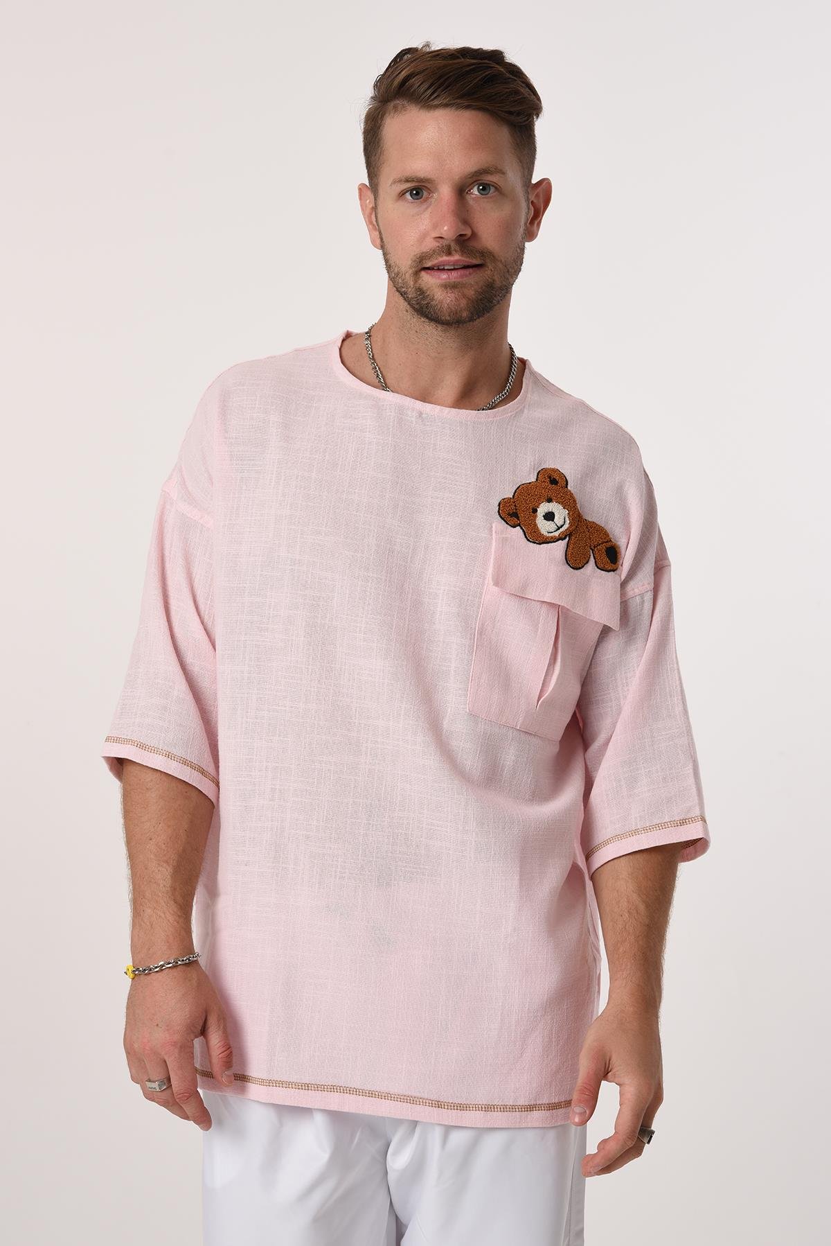 R-3703 Tek Cep Kapaklı Ayı Nakışlı Eteği Kolu Karyokalı Keten Tshirt
