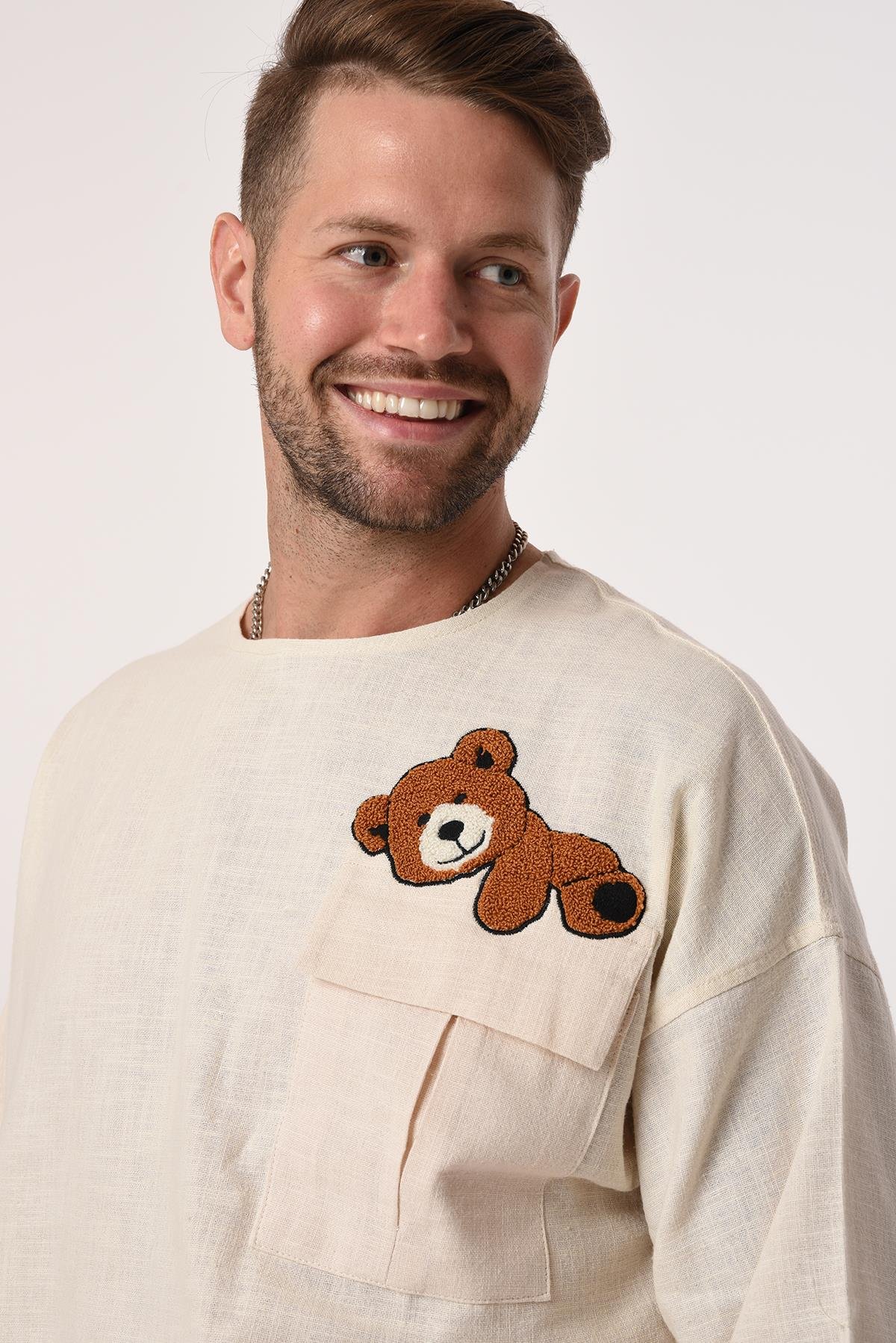 R-3703 Tek Cep Kapaklı Ayı Nakışlı Eteği Kolu Karyokalı Keten Tshirt