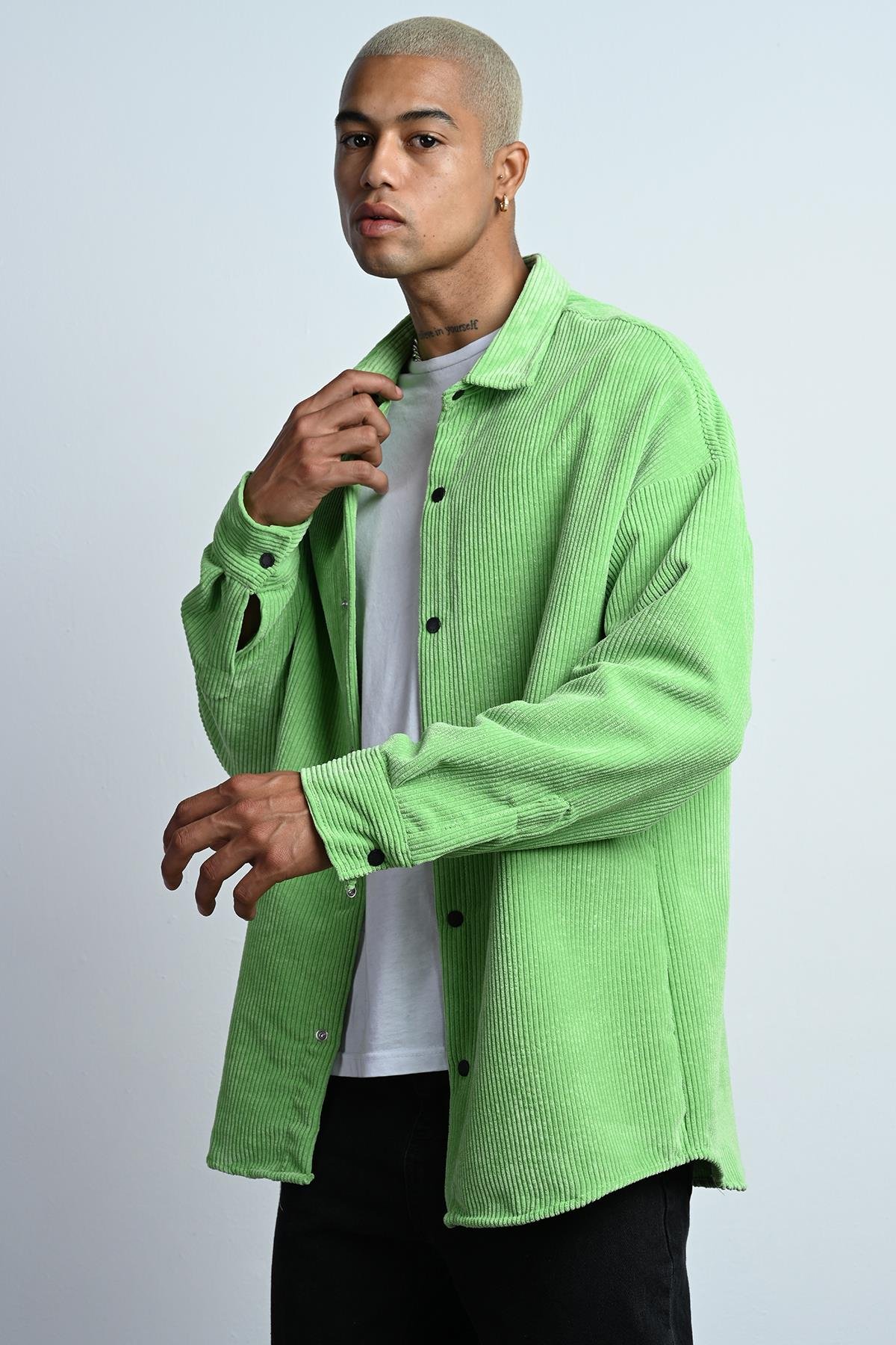 R-3826 Ayaklı Yaka Oversize Fitilli Kadife Gömlek