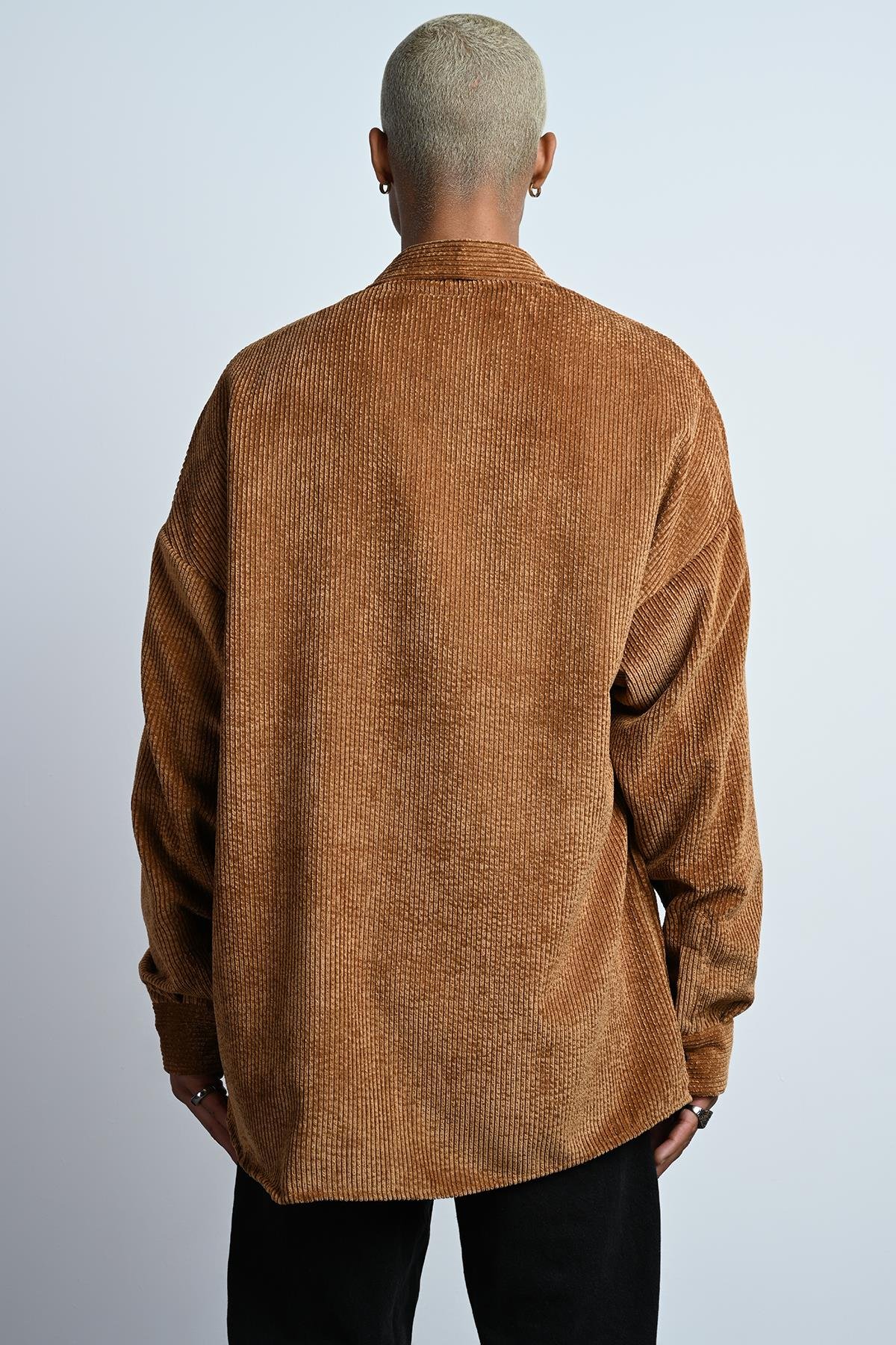 R-3826 Ayaklı Yaka Oversize Fitilli Kadife Gömlek