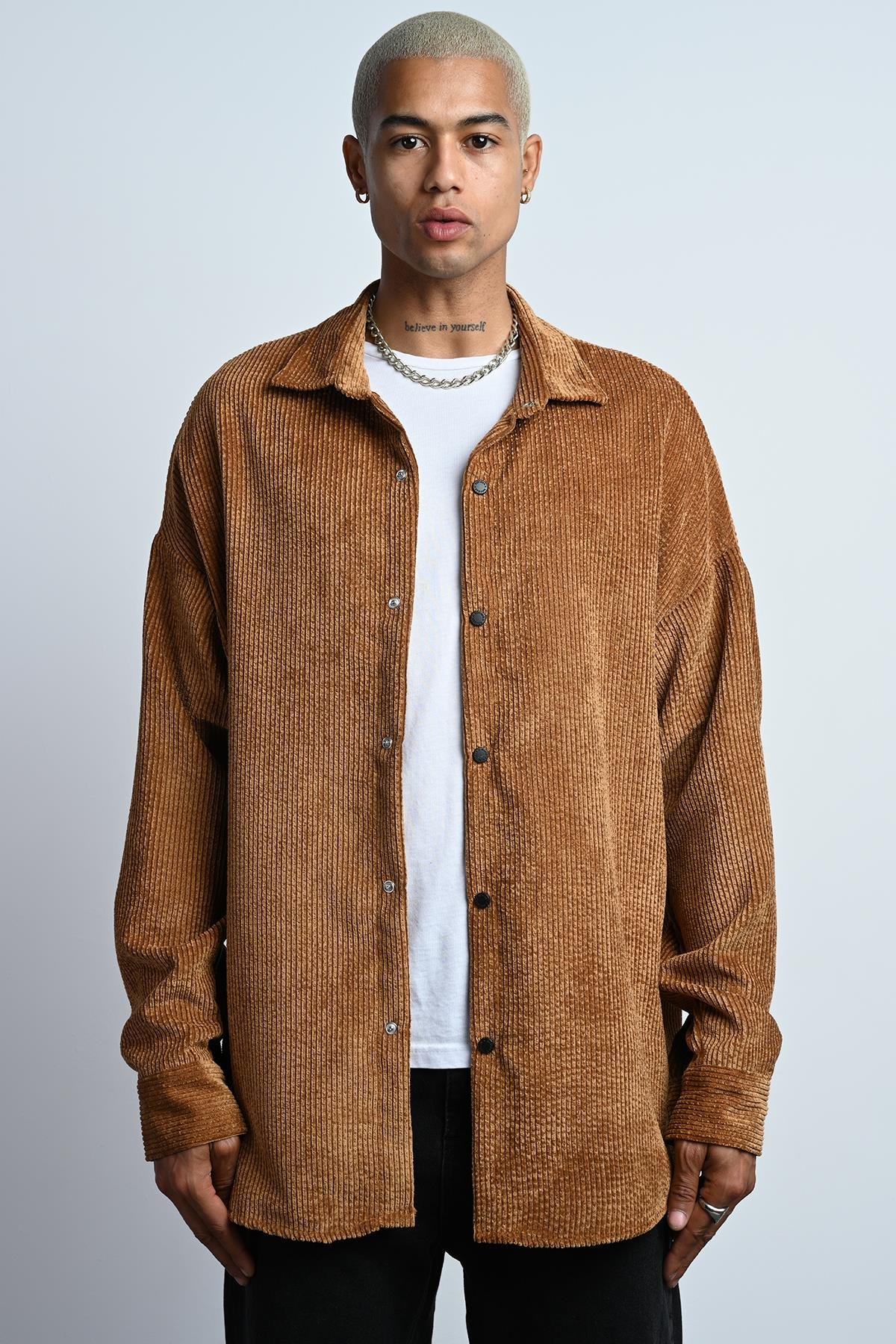 R-3826 Ayaklı Yaka Oversize Fitilli Kadife Gömlek